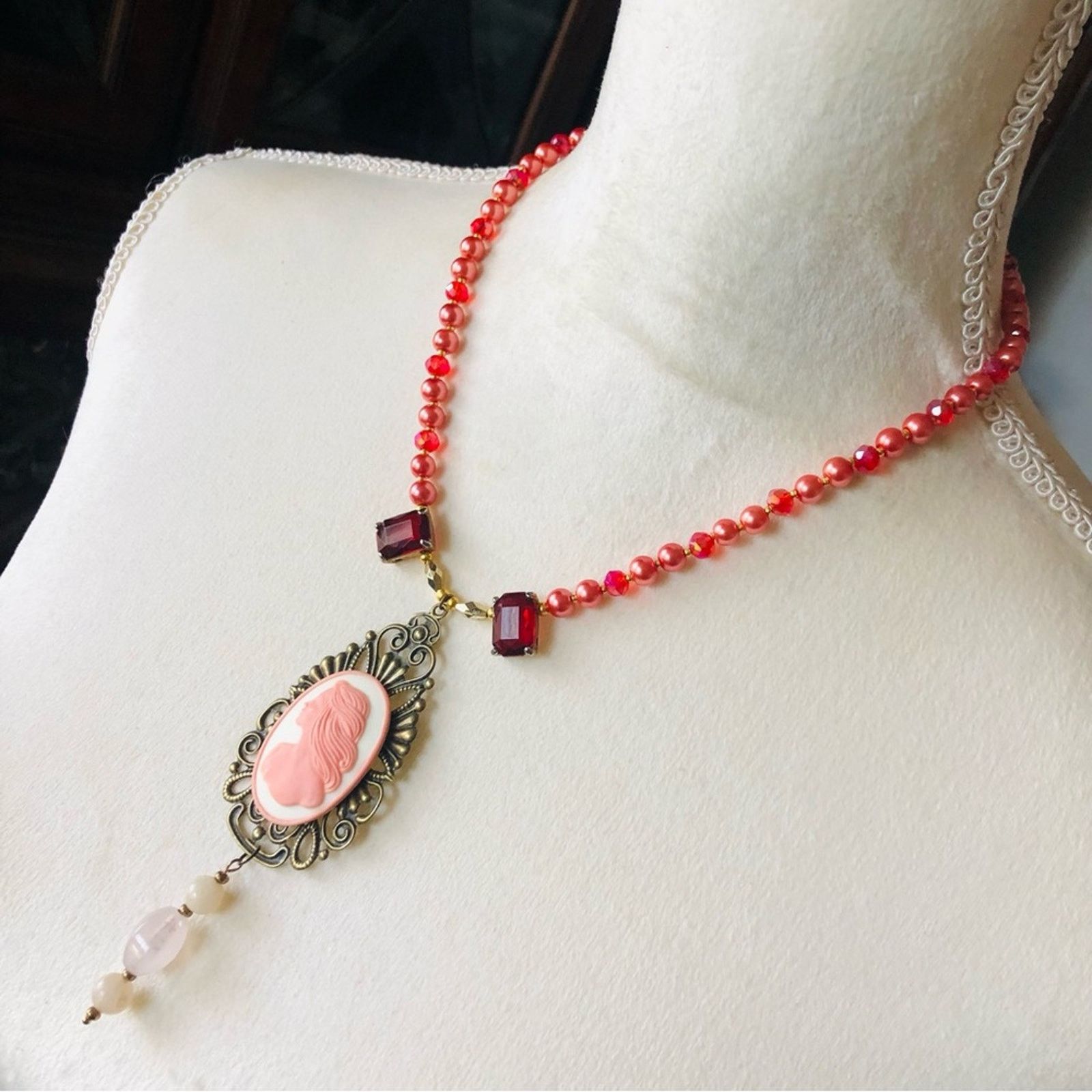 Handmade Handcrafted repurpose pink lady cameo quartz Pearl necklace Size ONE SIZE - 4 Thumbnail