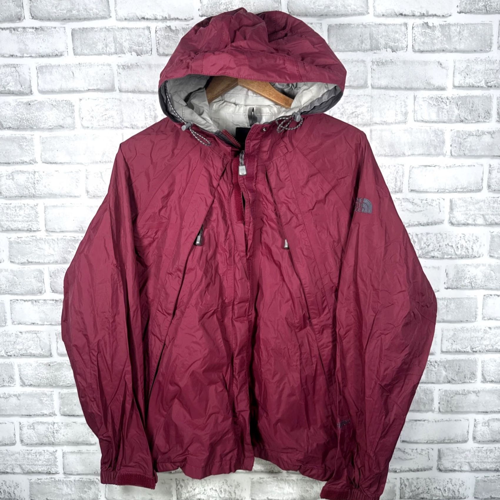 The North Face The North Face Bergundy 100% Nylon Hooded Jacket Womens L Windbreaker Rain Jacket Size L / US 10 / IT 46 - 2 Thumbnail