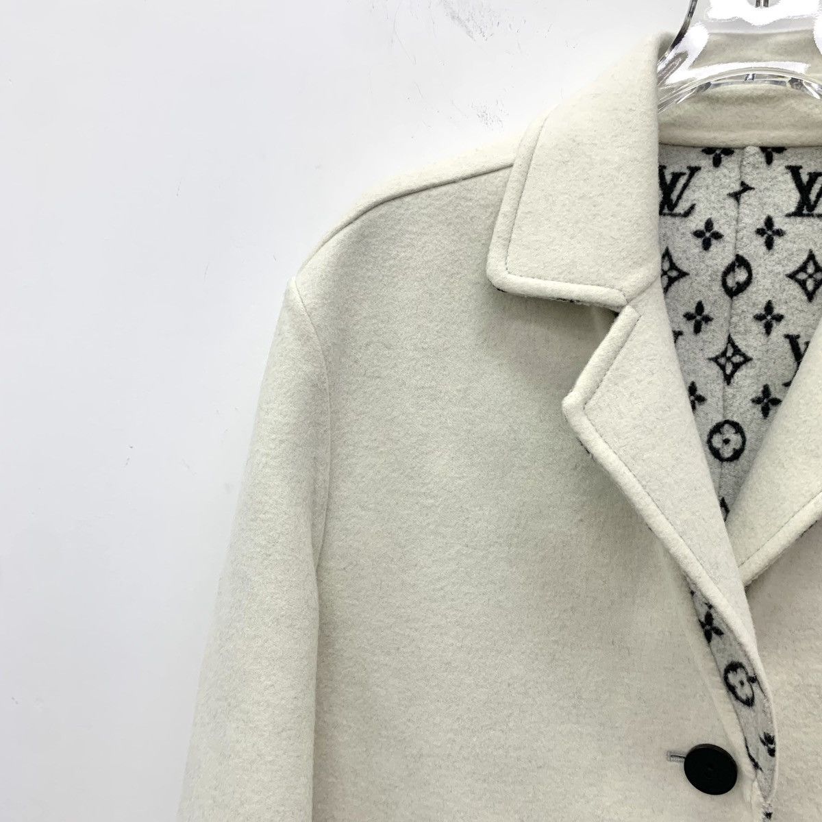 Louis Vuitton Louis Vuitton 23 Logo Full Print Sheep Wool Reversible Coat Size XS / US 0-2 / IT 36-38 - 5 Thumbnail
