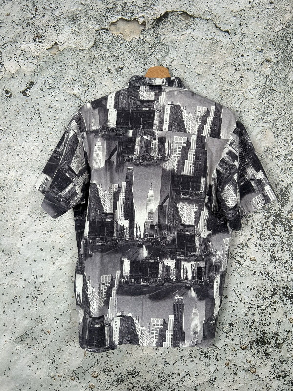 Japanese Brand Vintage Graphic Shirt Japanese Grunge Rock Punk Alternative Size US L / EU 52-54 / 3 - 5 Thumbnail