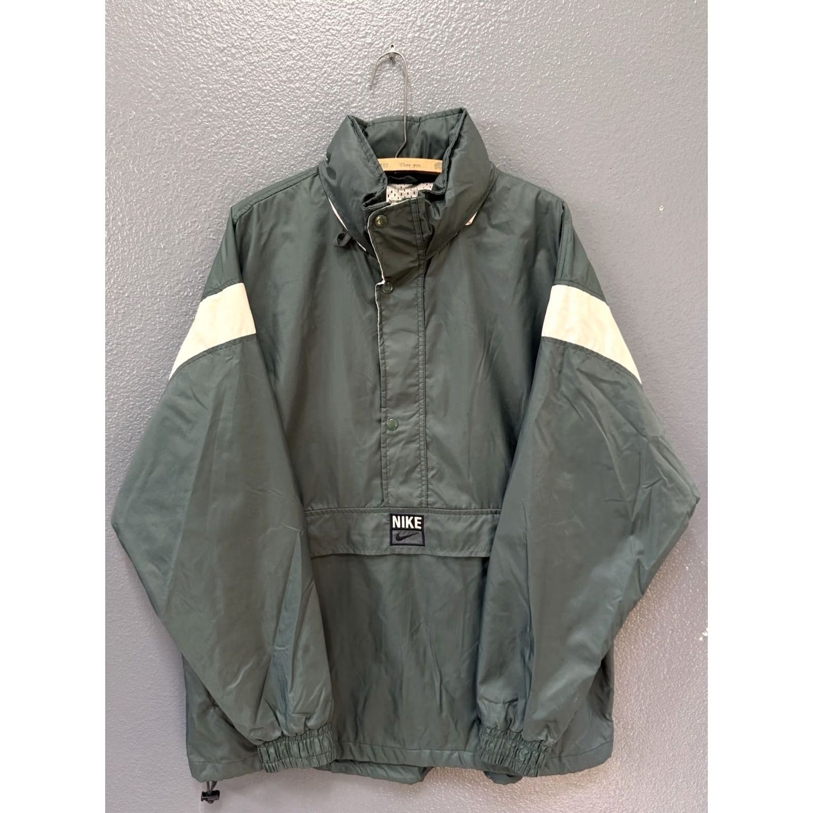 Nike VINTAGE Nike Air Swoosh Green Anorak Windbreaker Jacket L Men’s Green 90s Nike Air Windbreaker Mens Jacket Size US L / EU 52-54 / 3 - 3 Thumbnail