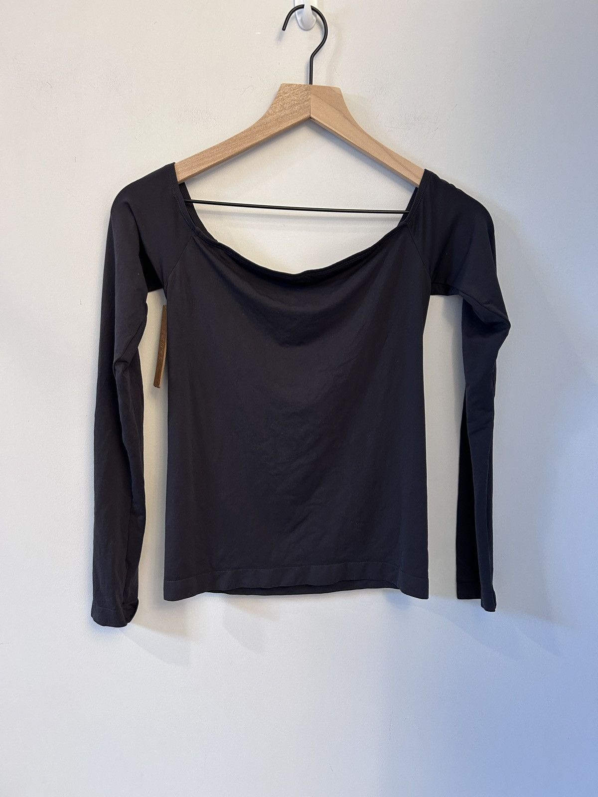 SKIMS Skims Soft Smoothing Seamless off the shoulder top L NWT Size L / US 10 / IT 46 - 4 Thumbnail