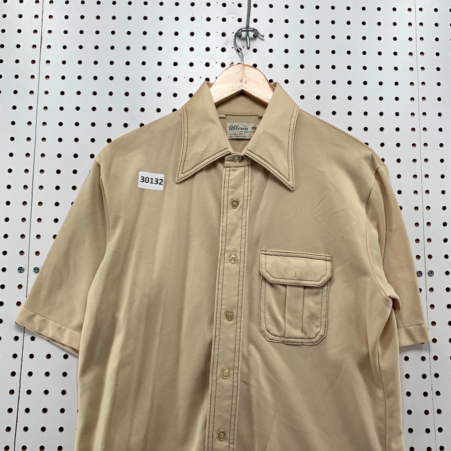 Vintage VINTAGE Alleson Of Rochester Button-Up Shirt Beige Mens Large Short Sleeve Long Pocket 70s 80s Size US L / EU 52-54 / 3 - 7 Thumbnail