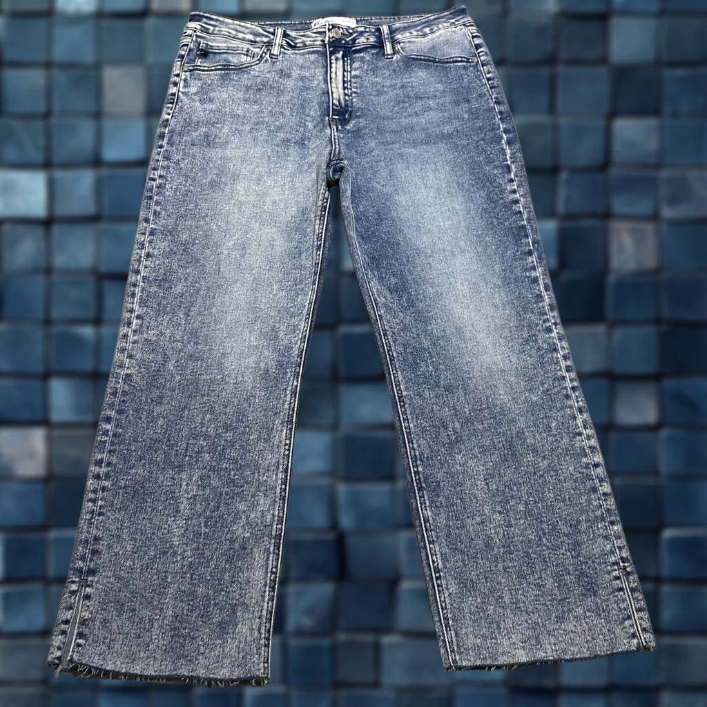 Vintage Kancan Jeans Blue Denim Medium Wash Cropped Straight Womens 31" 5-Pocket Inseam 24" High Rise Cotton Polyester Spandex Relaxed Regular Accessories N/A Size 24" / US 00 / IT 34 - 1 Thumbnail