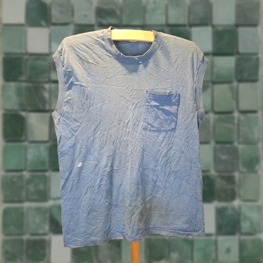 Fruit Of The Loom VTG Fruit of the Loom ONE POCKET SLEEVELESS T-SHIRT XL Crew Neck Cotton Blue Men T-Shirt Vintage 80s Distressed Pocketed Screen-Printed Logo Size US XL / EU 56 / 4 - 1 Thumbnail