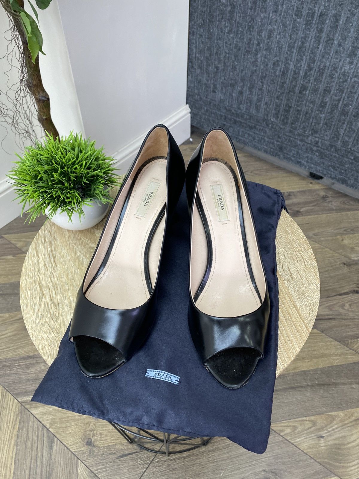 Prada VINTAGE PRADA BLACK LEATHER PLEXIGLASS WEDGE HEELS Size US 9 / IT 39 - 3 Thumbnail