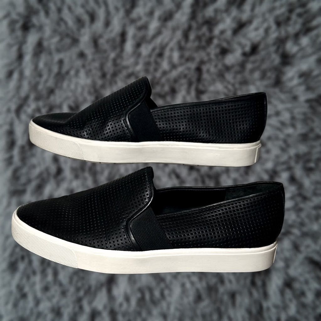 Vince Vince Slip On Sneakers 7 Women Black Mens? No - Women US 7 Slip On Shoes Vince Black 7 Women Size US 7 / IT 37 - 1 Thumbnail