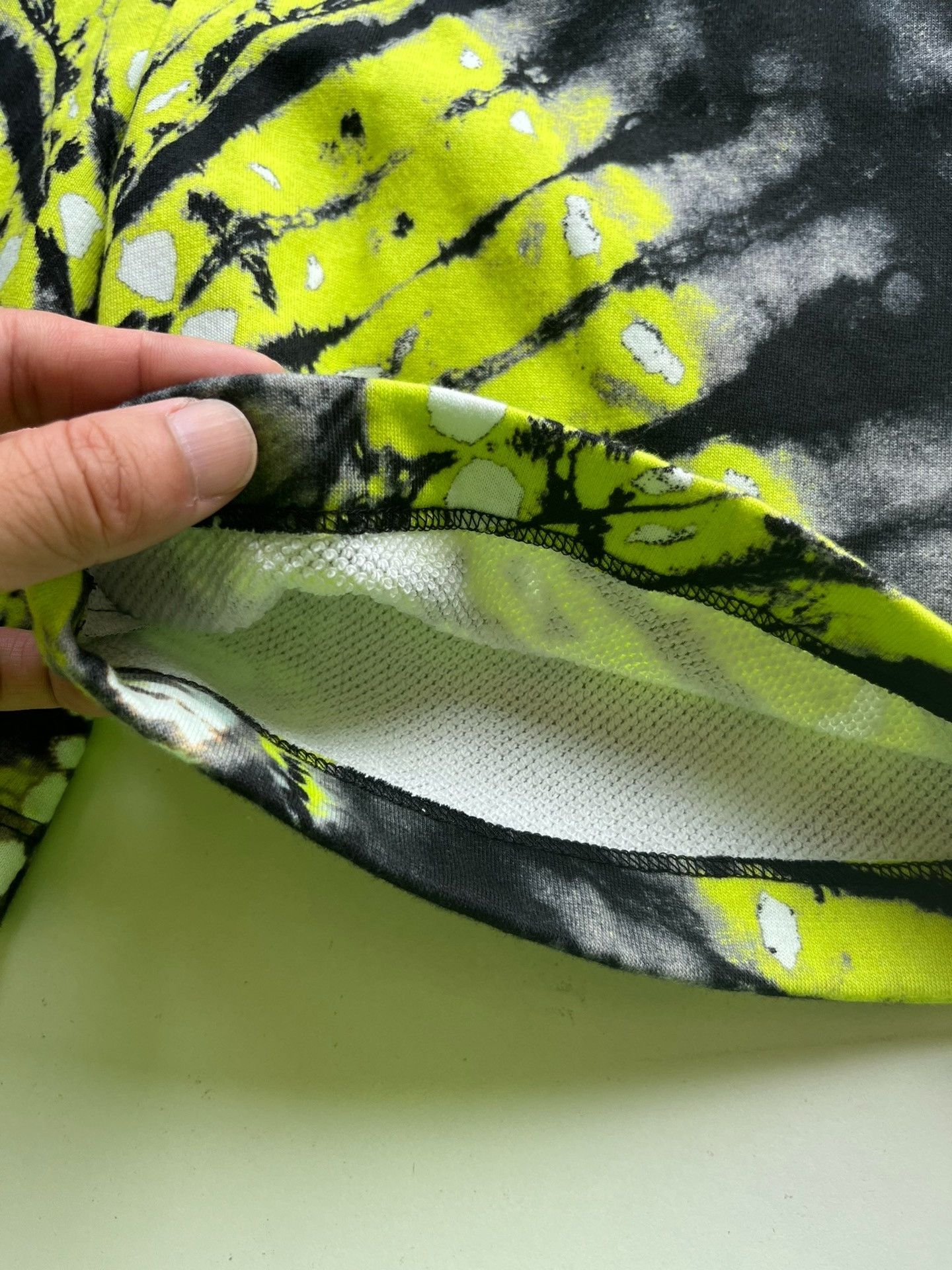 Valentino Valentino Fluorescent Green Butterfly Print Shorts Size US 32 / EU 48 - 8 Thumbnail