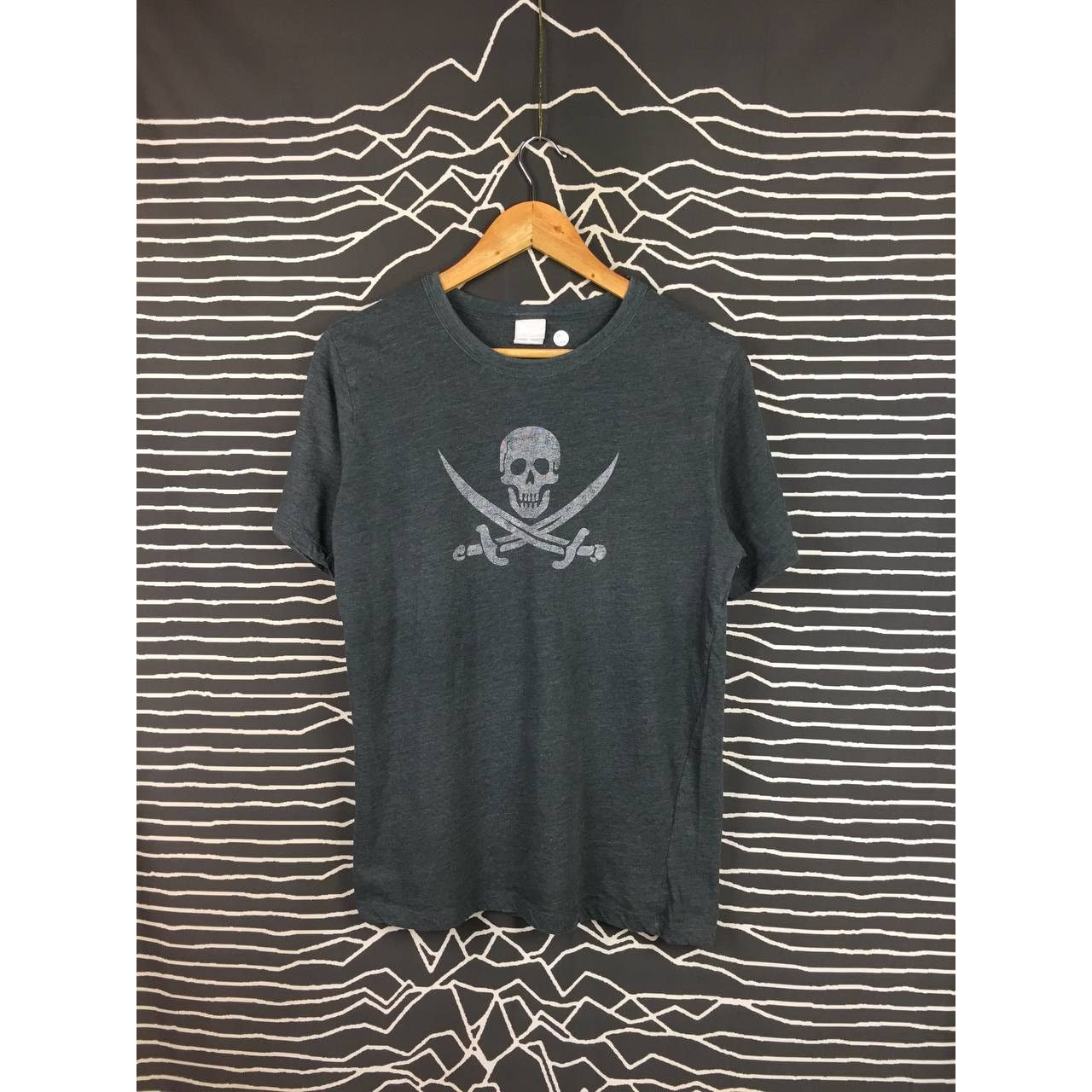 Vintage Utility Crossed Swords Skull Graphic Streetwear Tee Size US M / EU 48-50 / 2 - 2 Thumbnail