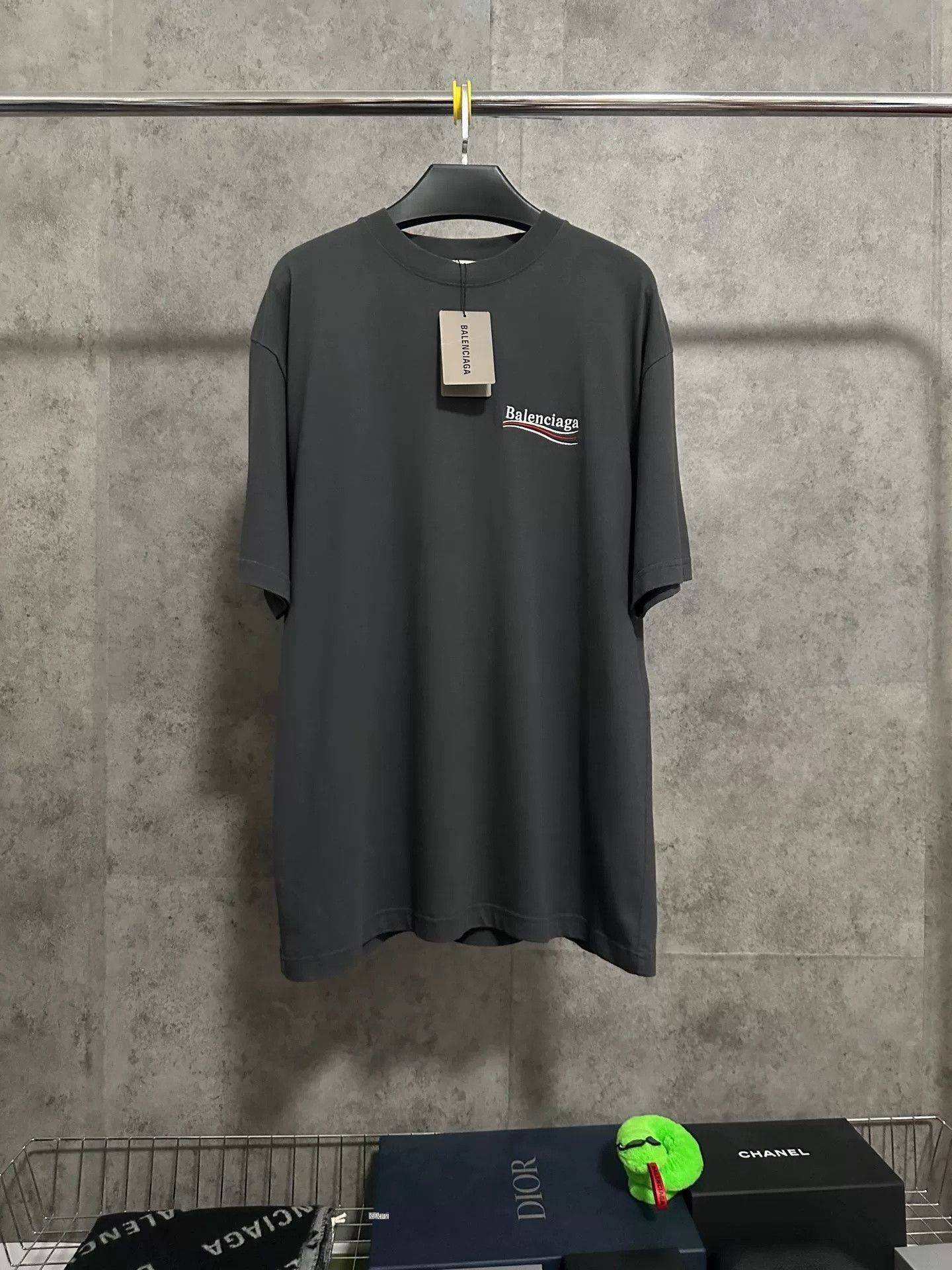 Balenciaga Balenciaga Coca-Cola Wave Logo Short-Sleeve T-Shirt Size US S / EU 44-46 / 1 - 1 Thumbnail