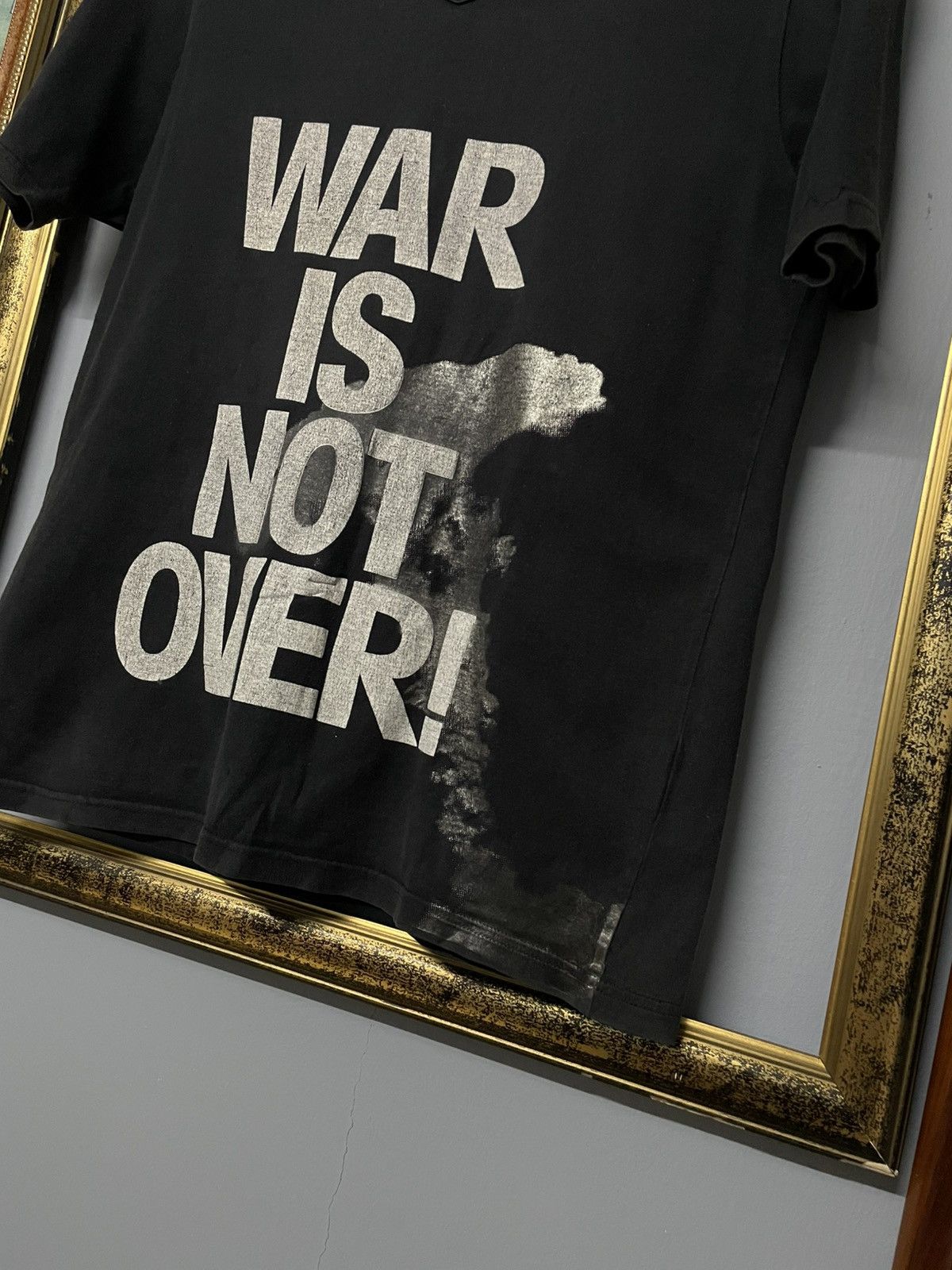 Japanese Brand Vintage 90s Japan Designer Rico ‘War Is Not Over’ Iconic Tee Size US M / EU 48-50 / 2 - 5 Thumbnail