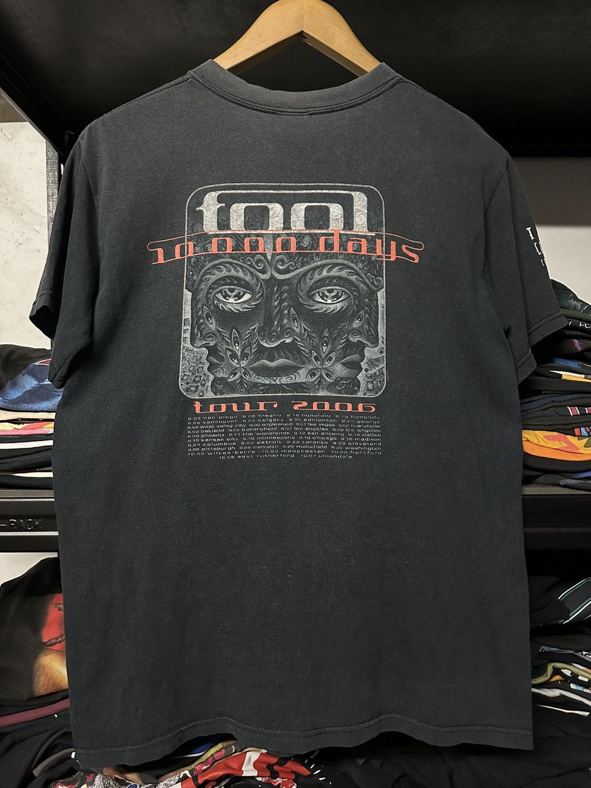Band Tees × Vintage Vintage Tool Band Tour Sun Faded Tee Size US M / EU 48-50 / 2 - 2 Thumbnail