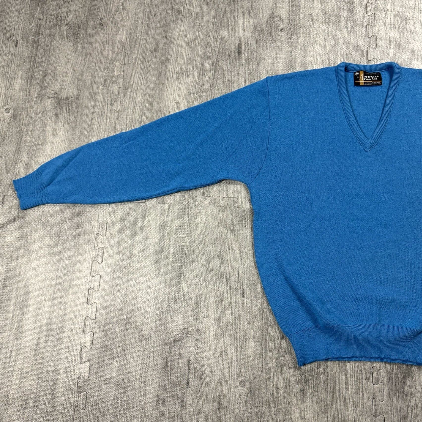 Vintage VINTAGE Arena Mens Orlon Acrylic V-Neck Sweater Electric Blue Medium Preppy Mod Disco Size US M / EU 48-50 / 2 - 4 Thumbnail