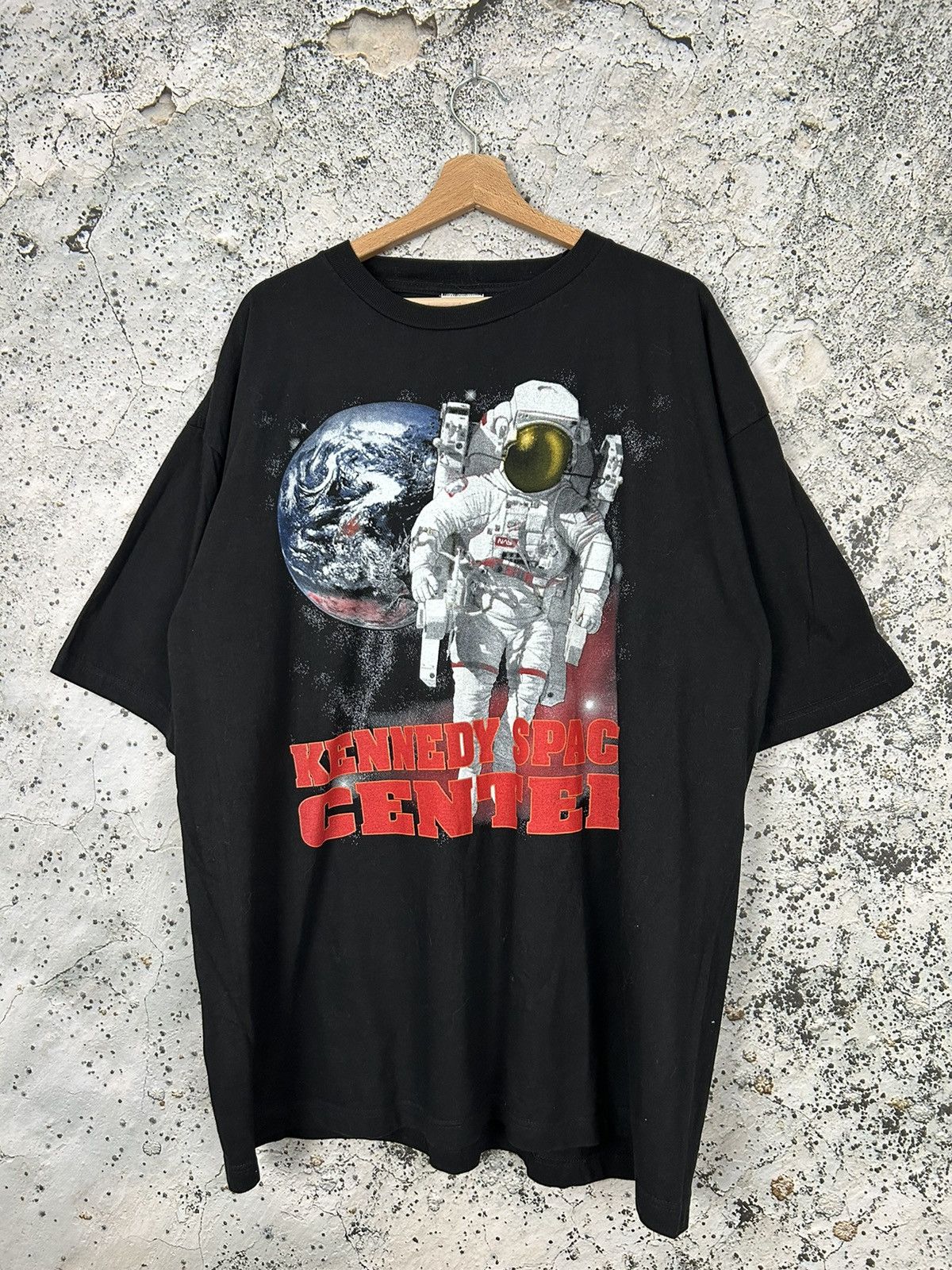 NASA Vintage Kennedy Space Center NASA 90s Graphic Tee Rare Size US XXL / EU 58 / 5 - 1 Thumbnail