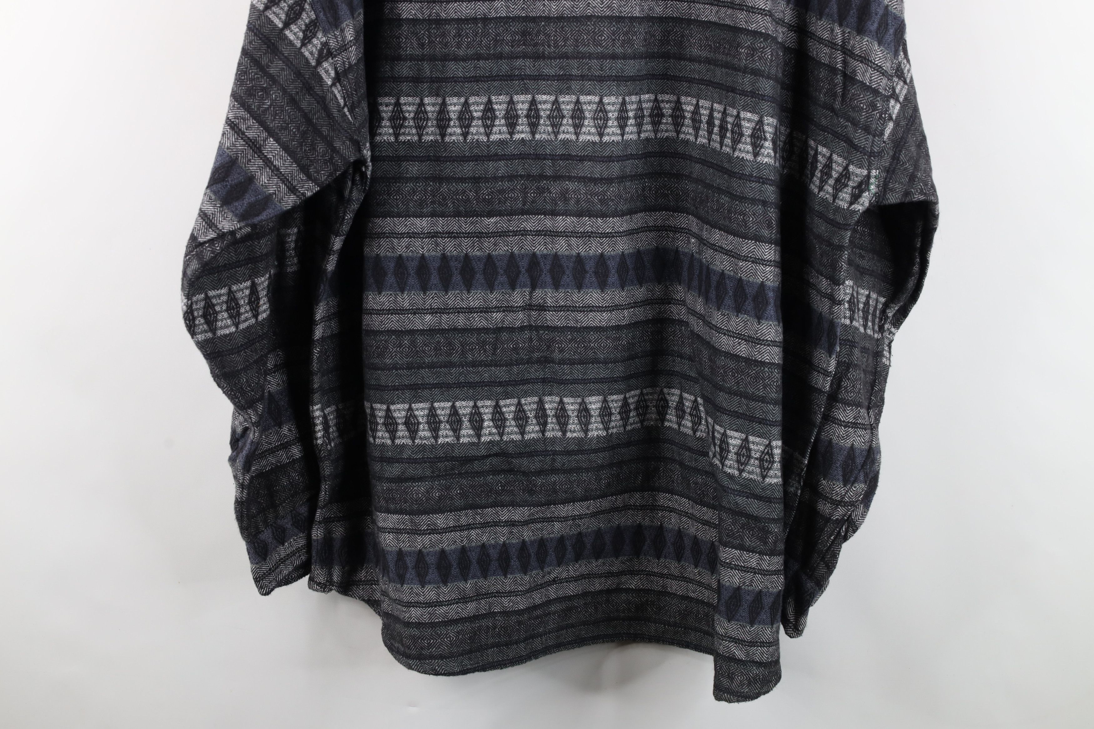 Vintage Vintage 90s Streetwear Geometric Collared Button Shirt Size US XL / EU 56 / 4 - 11 Thumbnail