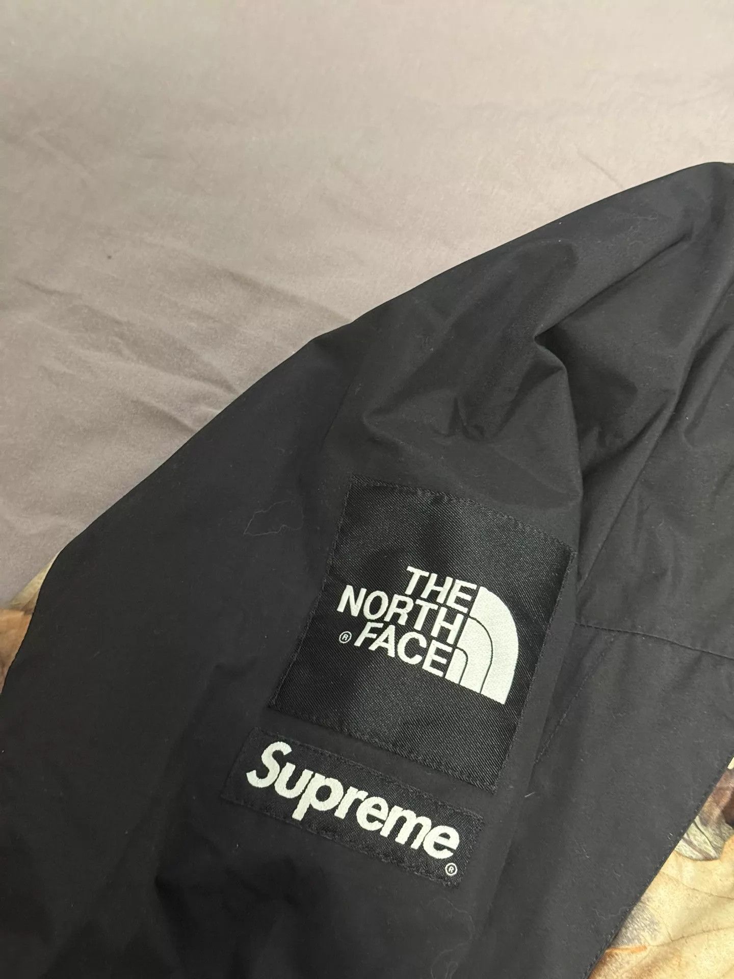 Supreme Supreme TNF Leaves Jacket Worn Once L78 C67 S60 Size US XL / EU 56 / 4 - 3 Thumbnail
