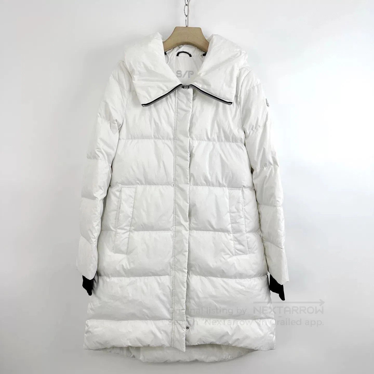 Moose Knuckles Moose Knuckles Women's Fleece-Lined Down Jacket. Size S / US 4 / IT 40 - 1 Thumbnail