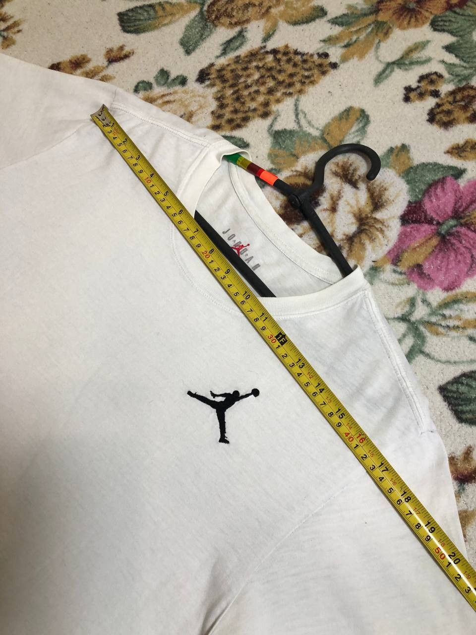 Jordan Brand MENS NIKE AIR JORDAN WHITE BASIC SHORT SLEEVE TOP Size US L / EU 52-54 / 3 - 8 Thumbnail
