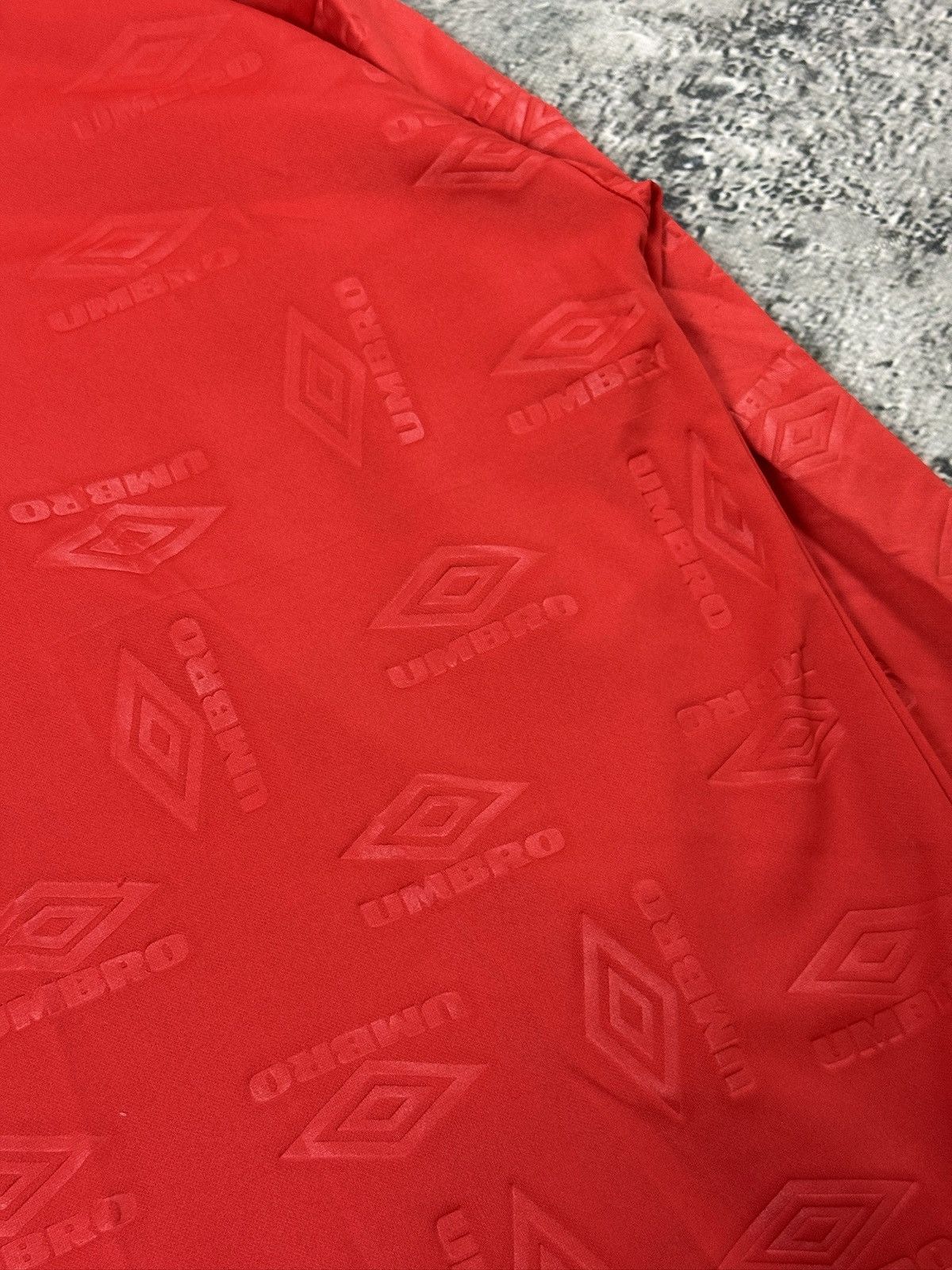 Umbro Umbro long sleeve jersey red full print 2000s Size US XL / EU 56 / 4 - 5 Thumbnail