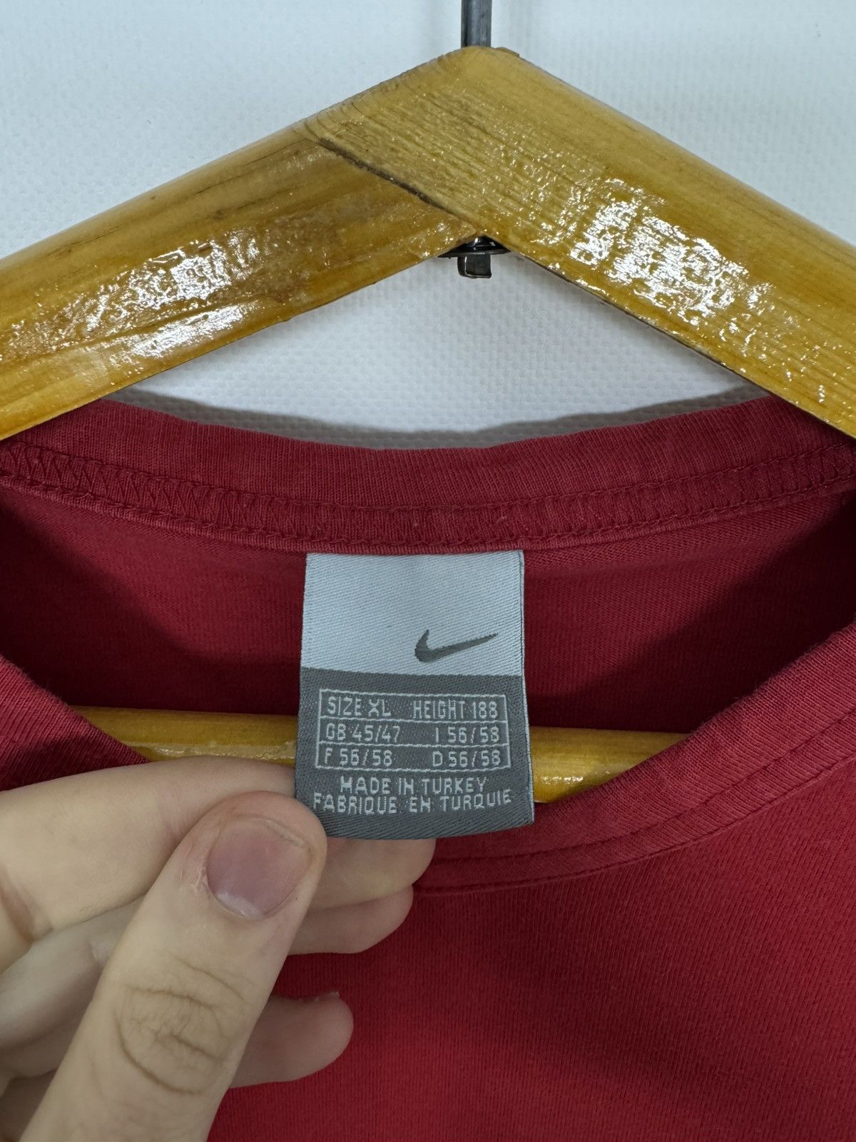 Nike Vintage Y2K Nike Fit Travis Scott Mini Swoosh T-Shirt Red Size US XL / EU 56 / 4 - 8 Thumbnail
