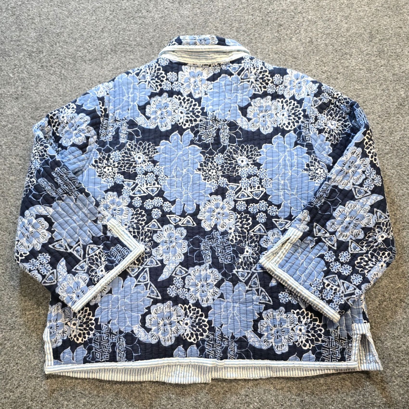 Vintage Quilted Jacket Womens Size L Blue Floral Button Up Pockets Kimono Sleeve Mid-Length Size L / US 10 / IT 46 - 7 Thumbnail