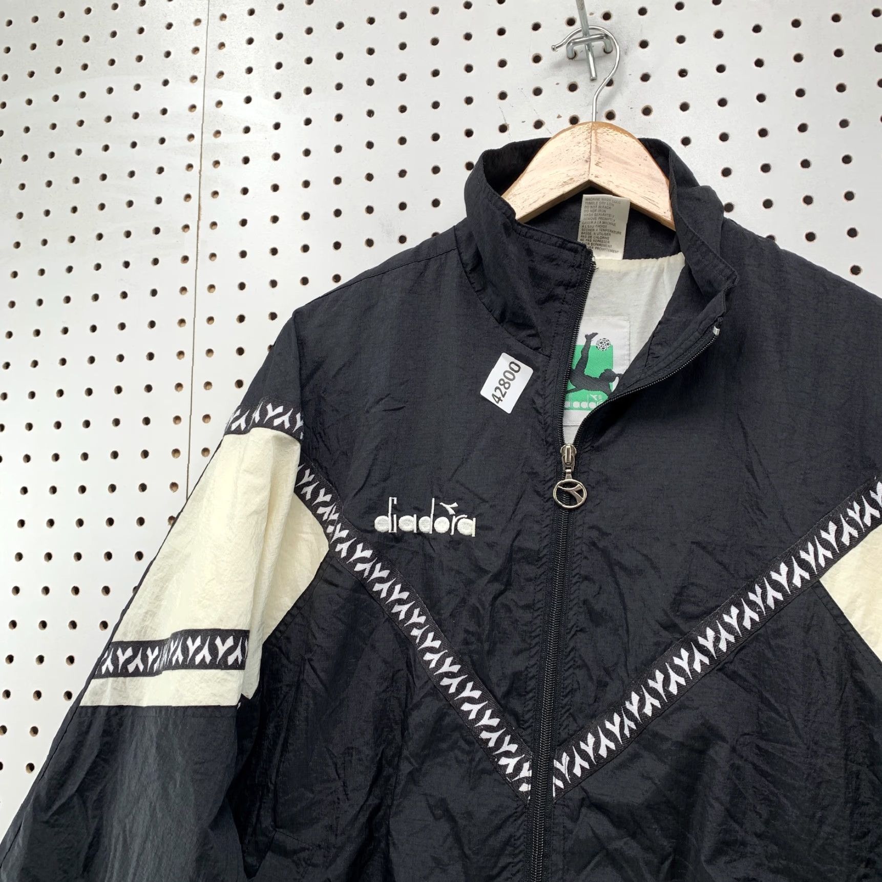 Diadora VINTAGE Diadora Shell Windbreaker Jacket Womens Large Black Size L / US 10 / IT 46 - 7 Thumbnail