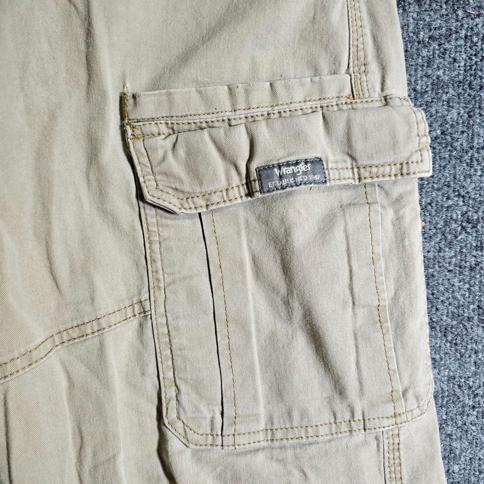 Wrangler Wrangler Pants Jeans Mens 38x32 Beige Khaki Cargo Classic Neutral Casual Cargo Pockets Canvas Flat Front Mid Rise Cotton Jeans Mens Size US 38 / EU 54 - 5 Thumbnail