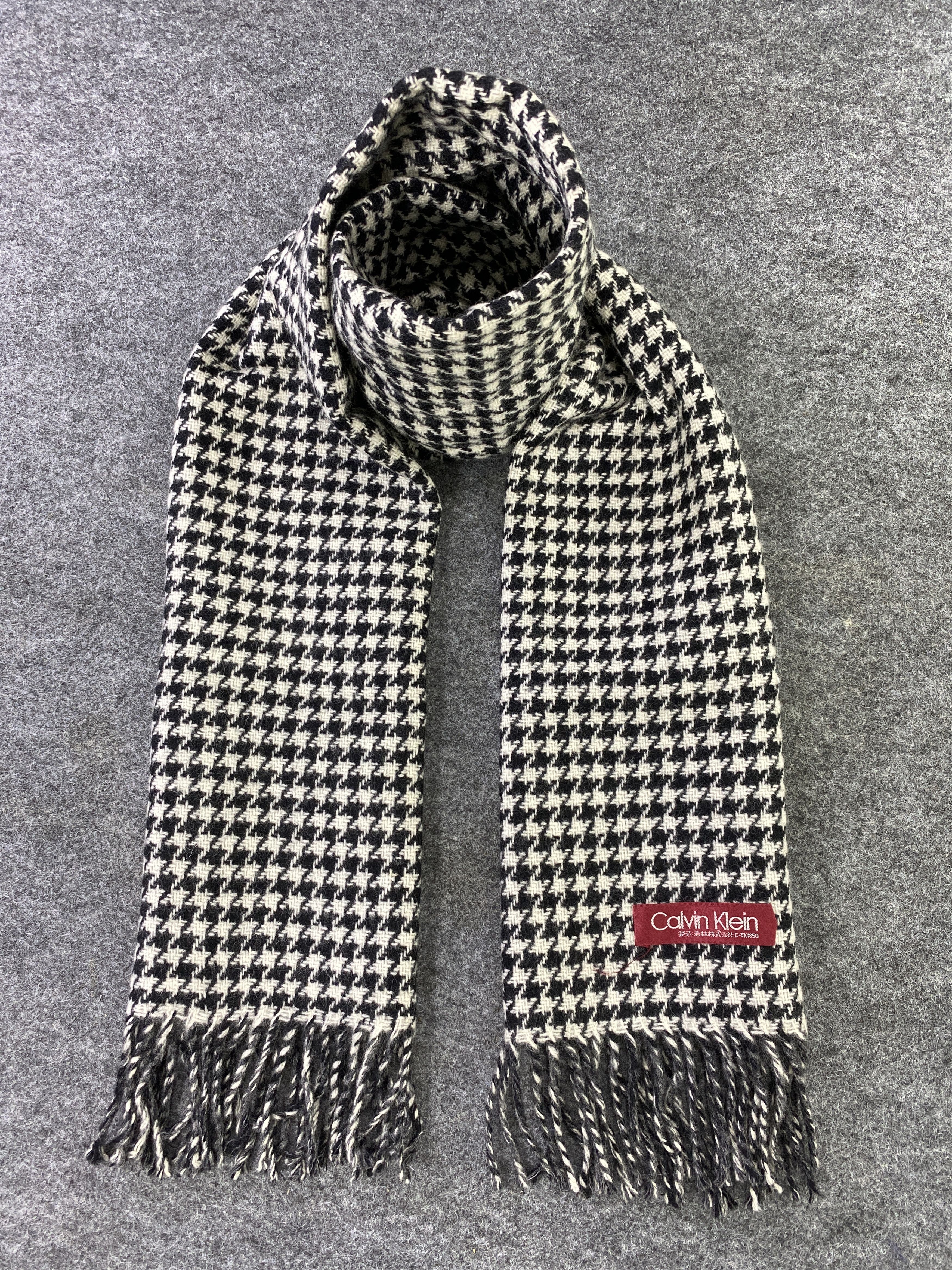 Calvin Klein Calvin Klein Scarf / Muffler / Neckwear -T618 Size ONE SIZE - 1 Thumbnail