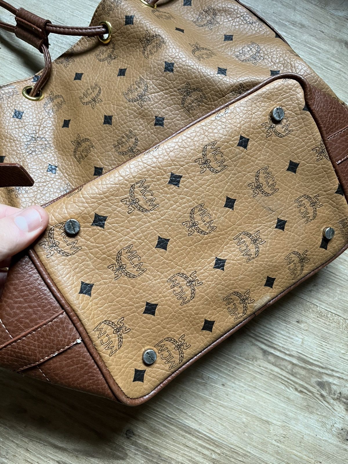 Vintage MCM vintage bootleg bucket bug Size ONE SIZE - 5 Thumbnail