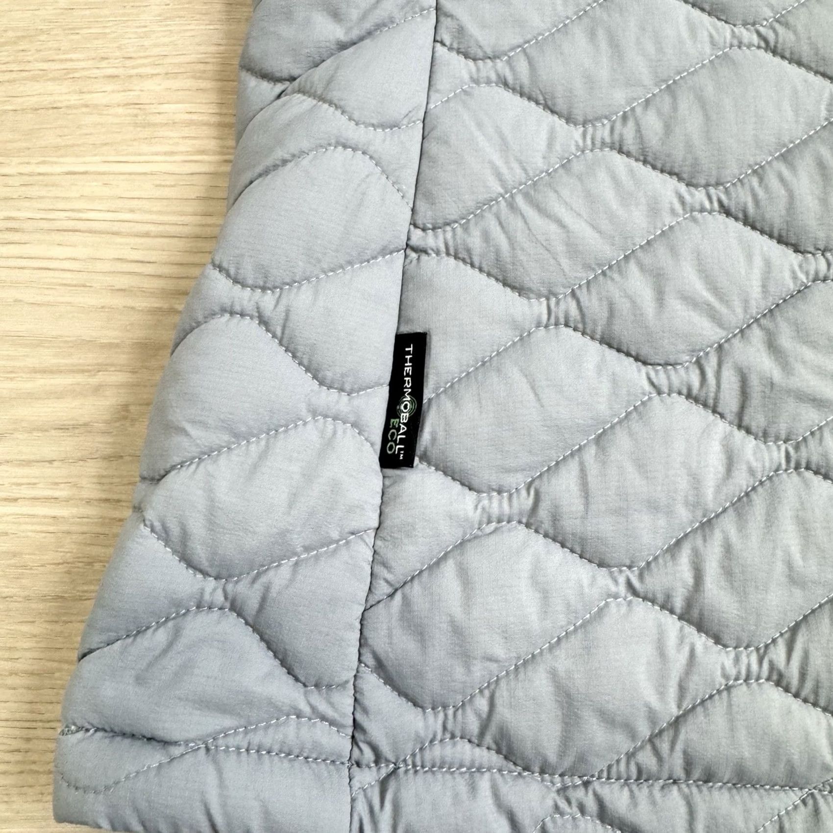 The North Face VINTAGE The North Face Quilted Thermoball Eco Puffer Vest Sleeveless Jacket Womens XS Gray Quilted Puffer Thermoball Womens XS Size XS / US 0-2 / IT 36-38 - 5 Thumbnail