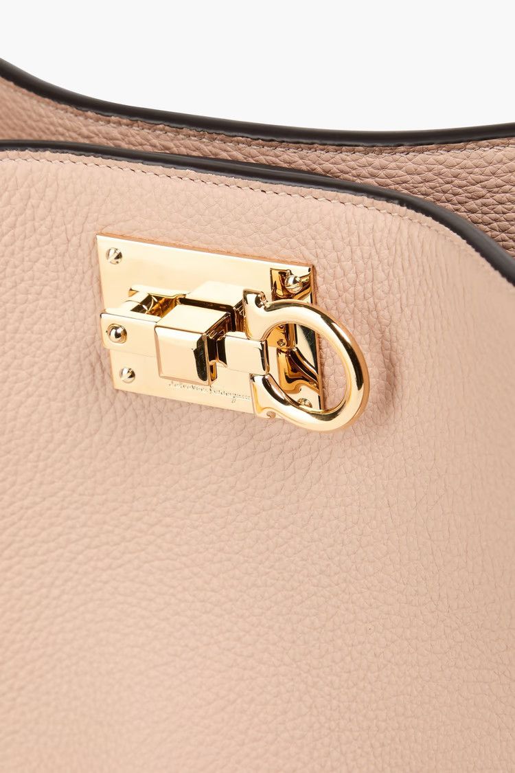 Salvatore Ferragamo o1y0426 Size : OS / Bucket Bag in Blush Size ONE SIZE - 4 Thumbnail
