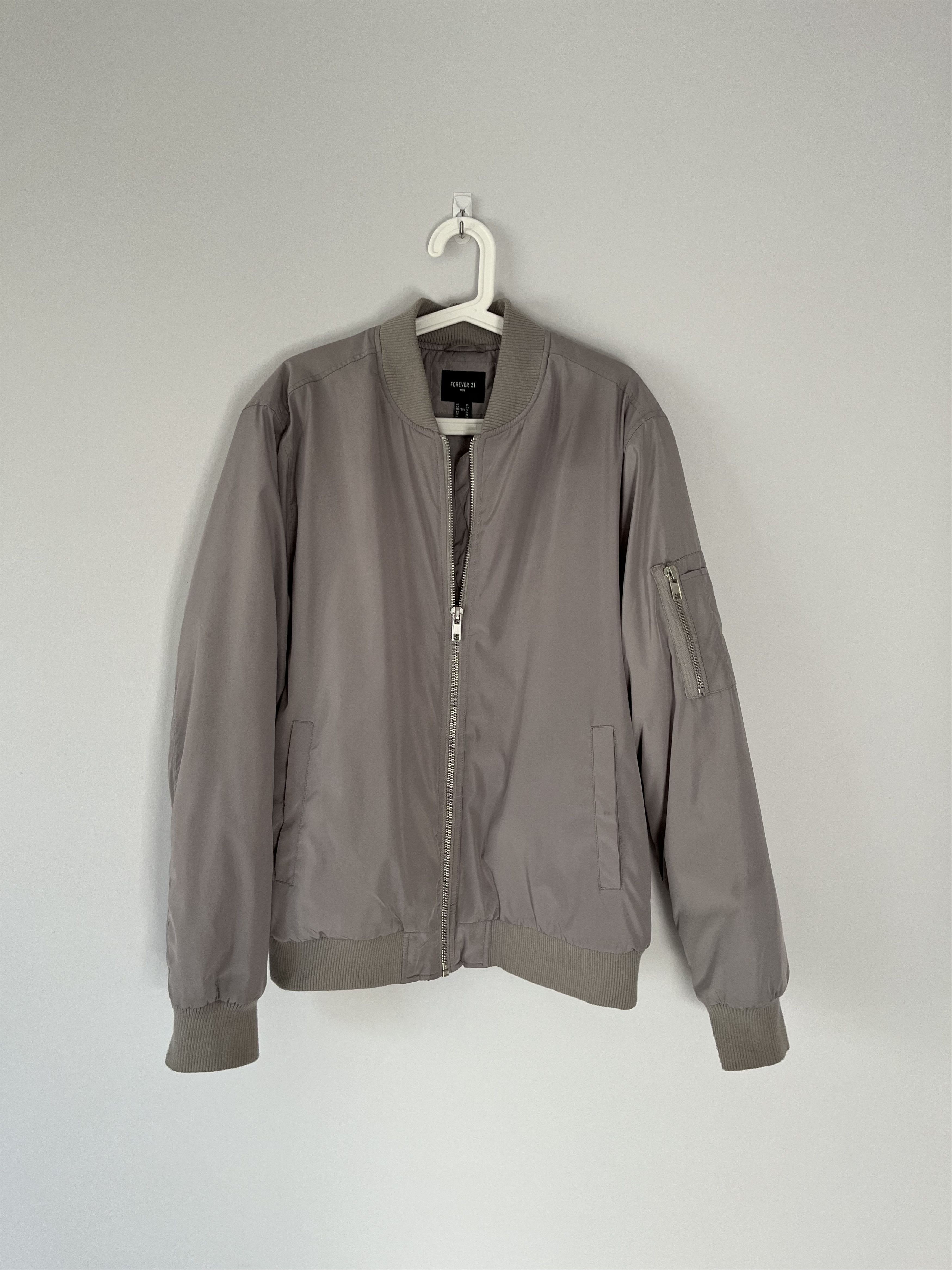 Forever 21 Padded Bomber Jacket Size US XL / EU 56 / 4 - 1 Thumbnail
