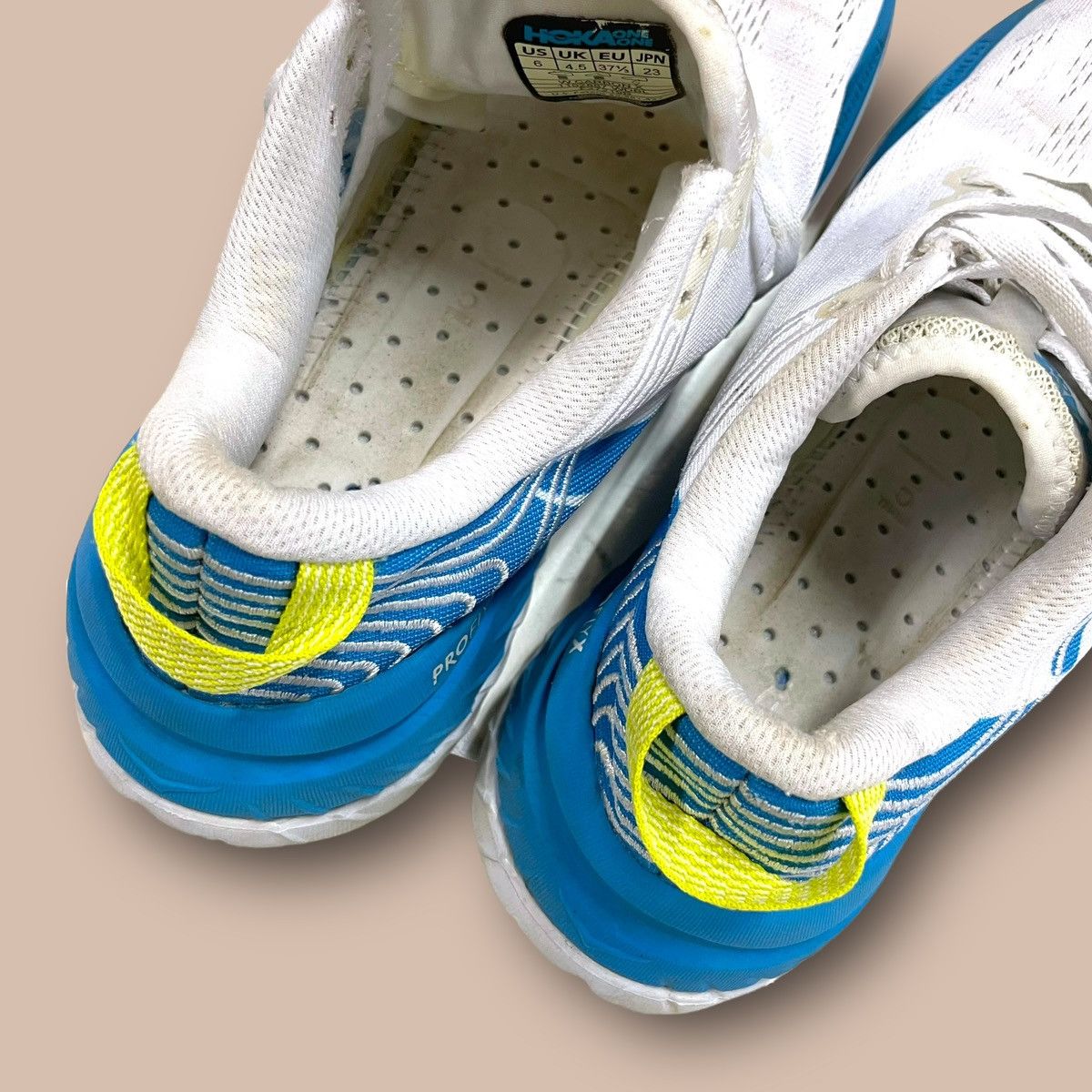 Hoka Hoka One One "Carbon X" Size US 5 / EU 37 - 14 Thumbnail