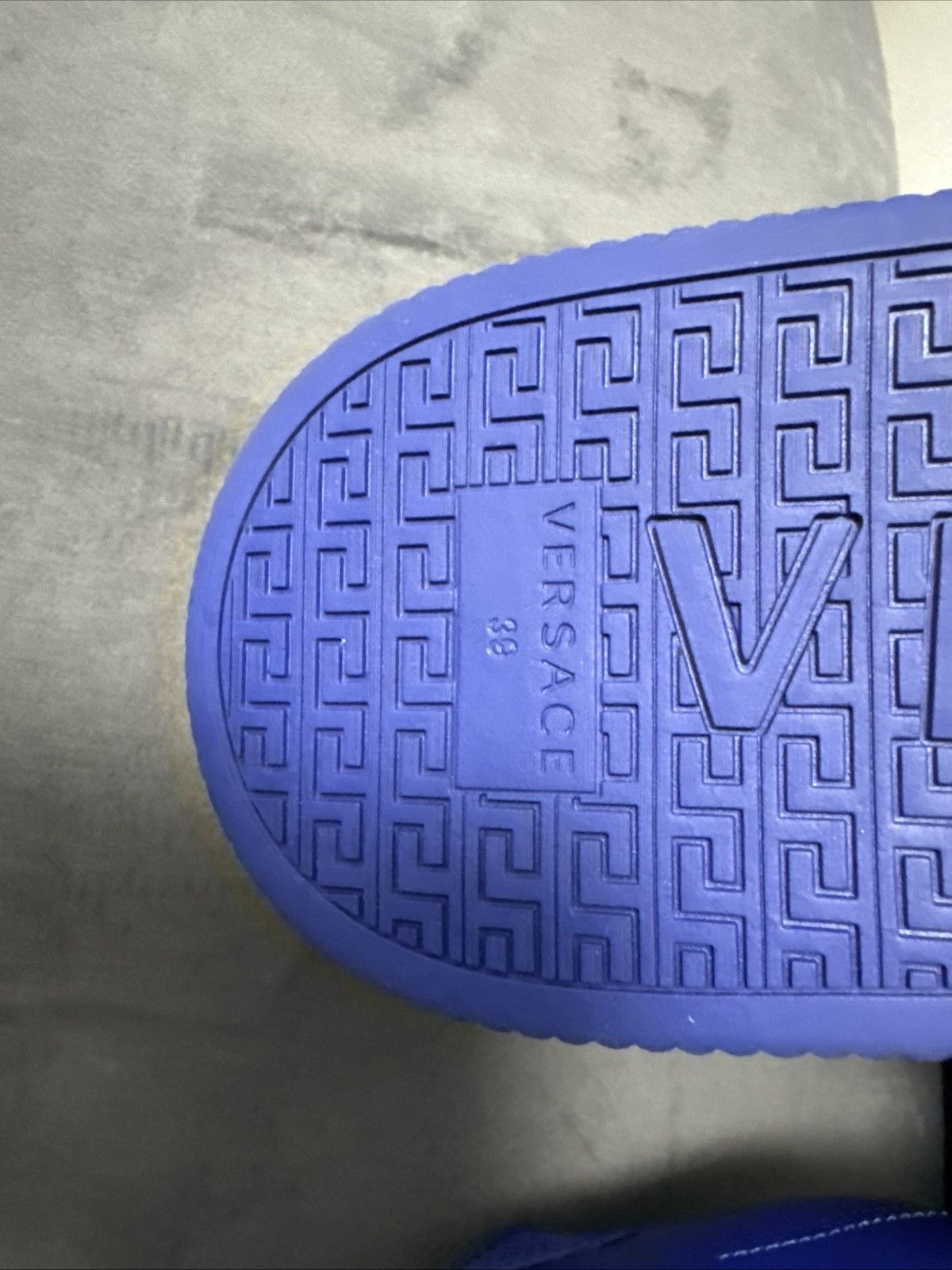 Versace Versace Medusa Head Royal Blue Leather Sneakers Sz 39 unisex Size US 6 / EU 39 - 8 Thumbnail