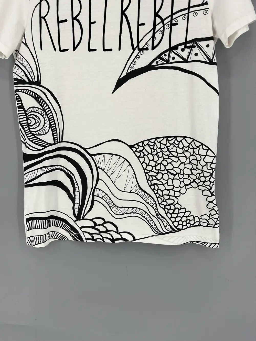 Vintage Antony Morato "REBELREBEL" Avant Garde Designer Y2k Tee Size US L / EU 52-54 / 3 - 7 Thumbnail