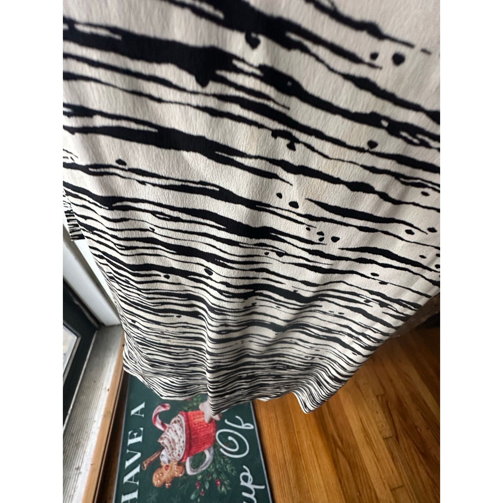 Vince Vince Black & Ivory Wavy Stripe Silk Blouse Size S Size S / US 4 / IT 40 - 3 Thumbnail