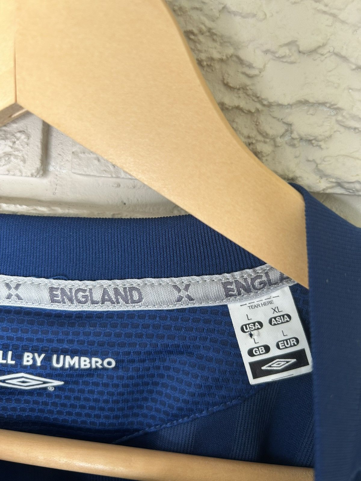 Umbro Vintage Umbro England 2005 Training Jersey Size US L / EU 52-54 / 3 - 12 Thumbnail