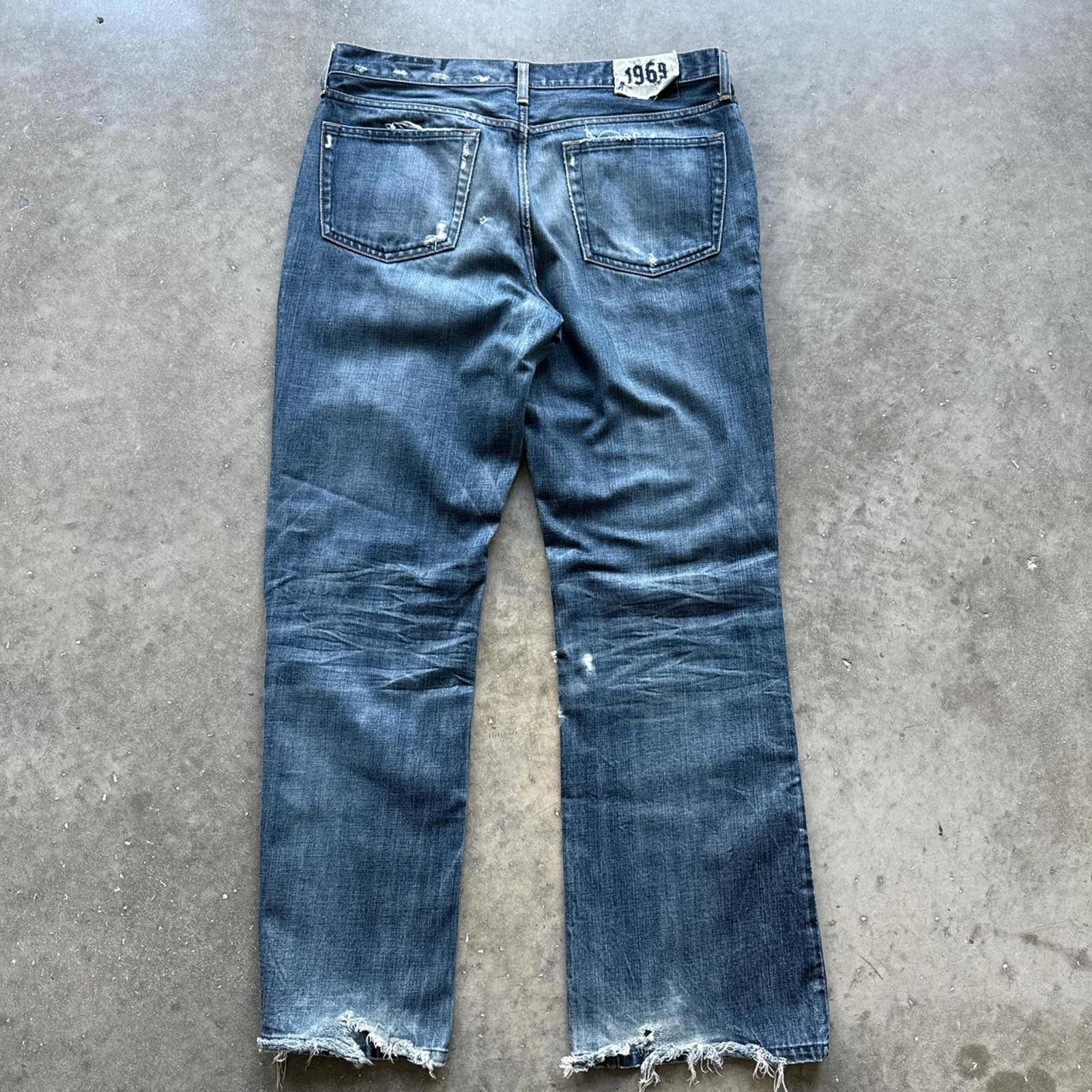 Gap Vintage distressed Gap Jeans 1969 Size US 35 - 2 Thumbnail