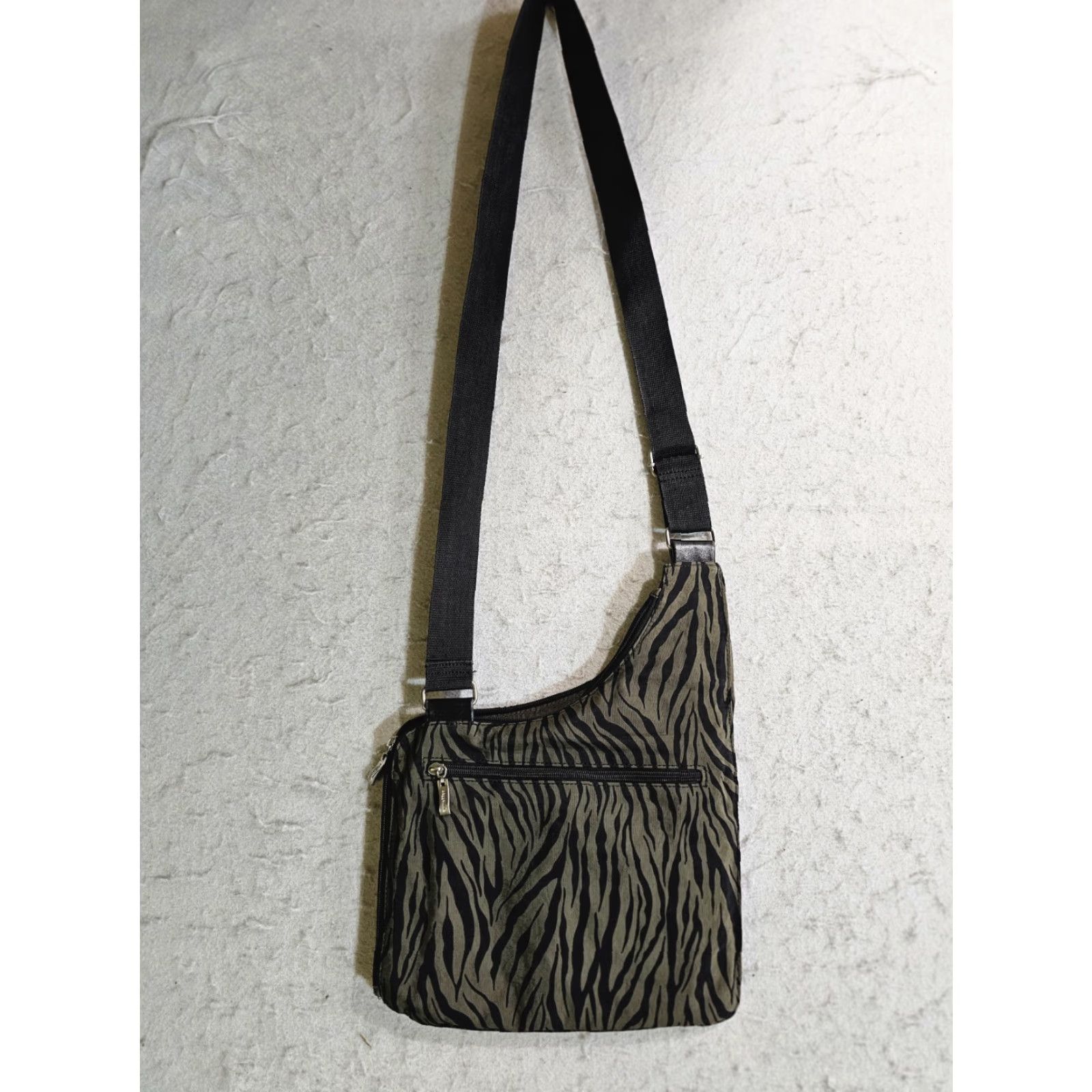 Vintage baggallini Crossbody Bag Adults Medium Green Black Zebra Nylon Messenger Travel Zip-Around Size ONE SIZE - 6 Thumbnail