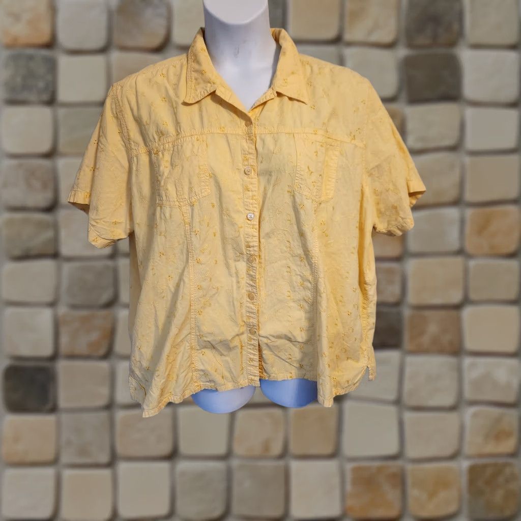 Vintage Bobbie Brooks Woman Yellow Floral Embroidered Short Sleeve Camp Shirt 26 28 Size 4XL / US 24-26 - 1 Thumbnail