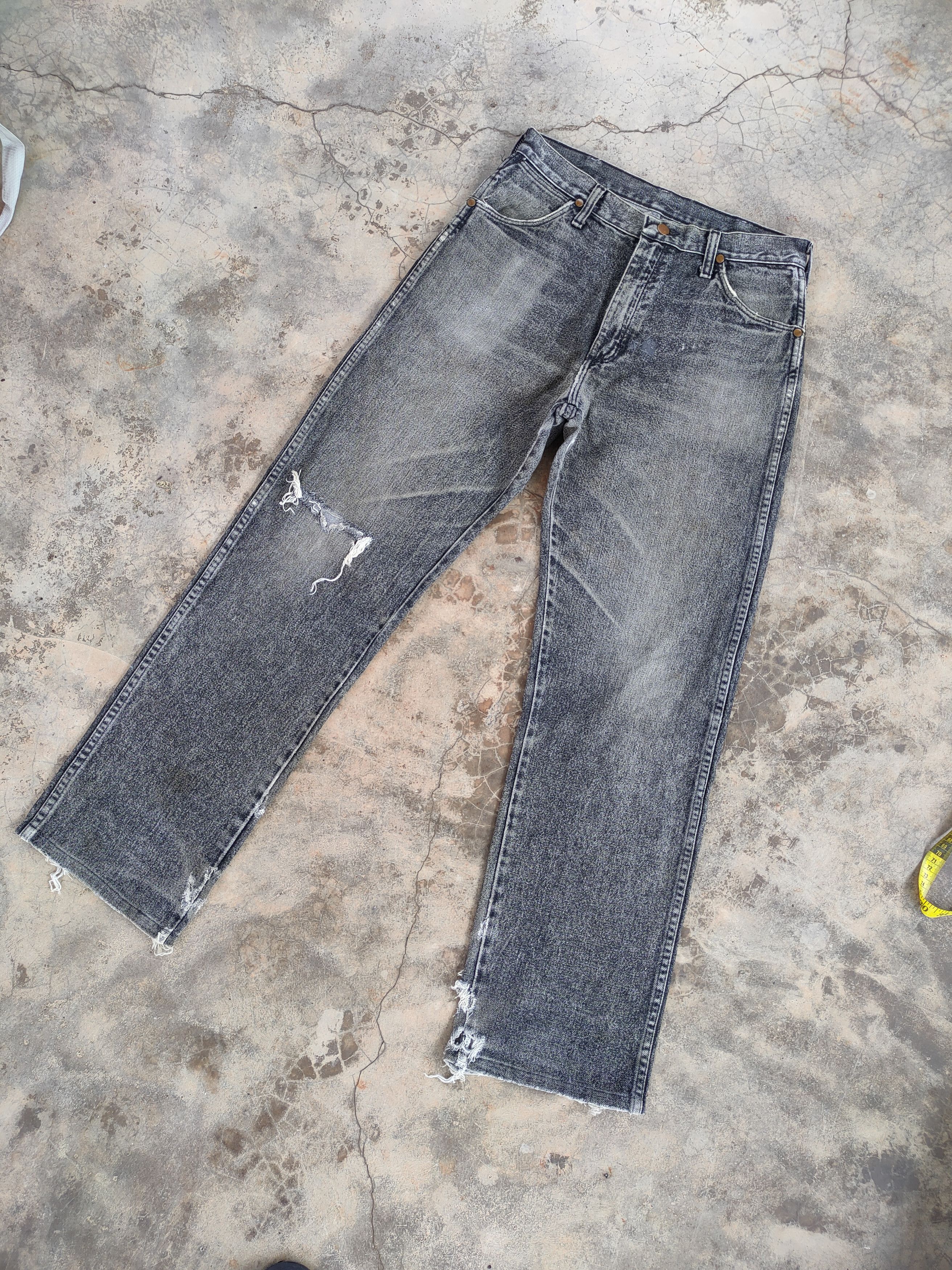 Jean VINTAGE WRANGLER MADE IN USA FADED RIPPED JEANS DENIM PANTS Size US 31 - 2 Thumbnail