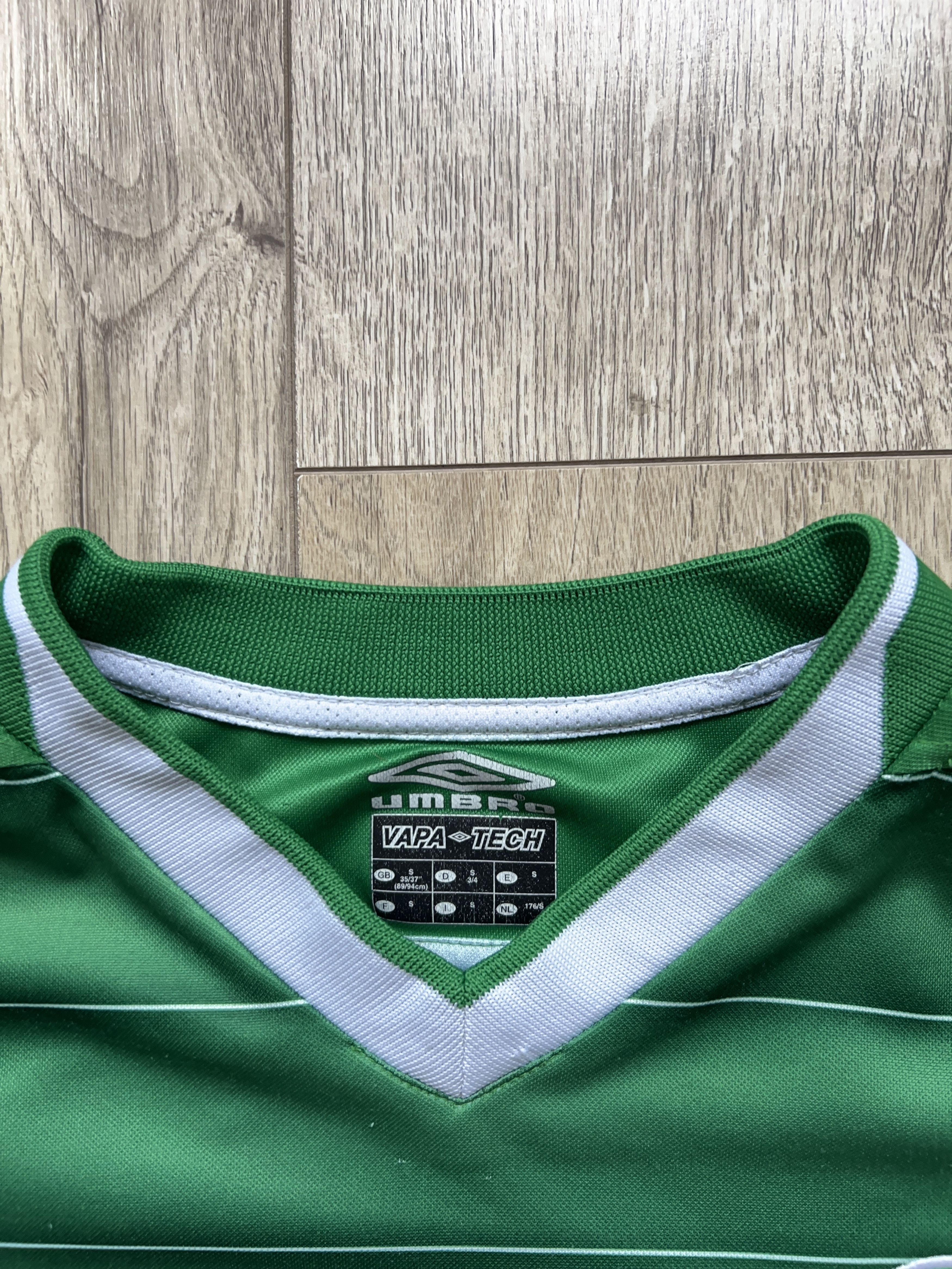 Umbro Mens Ireland 2003 Home Football Soccer Shirt Jersey Size S Size US S / EU 44-46 / 1 - 2 Thumbnail