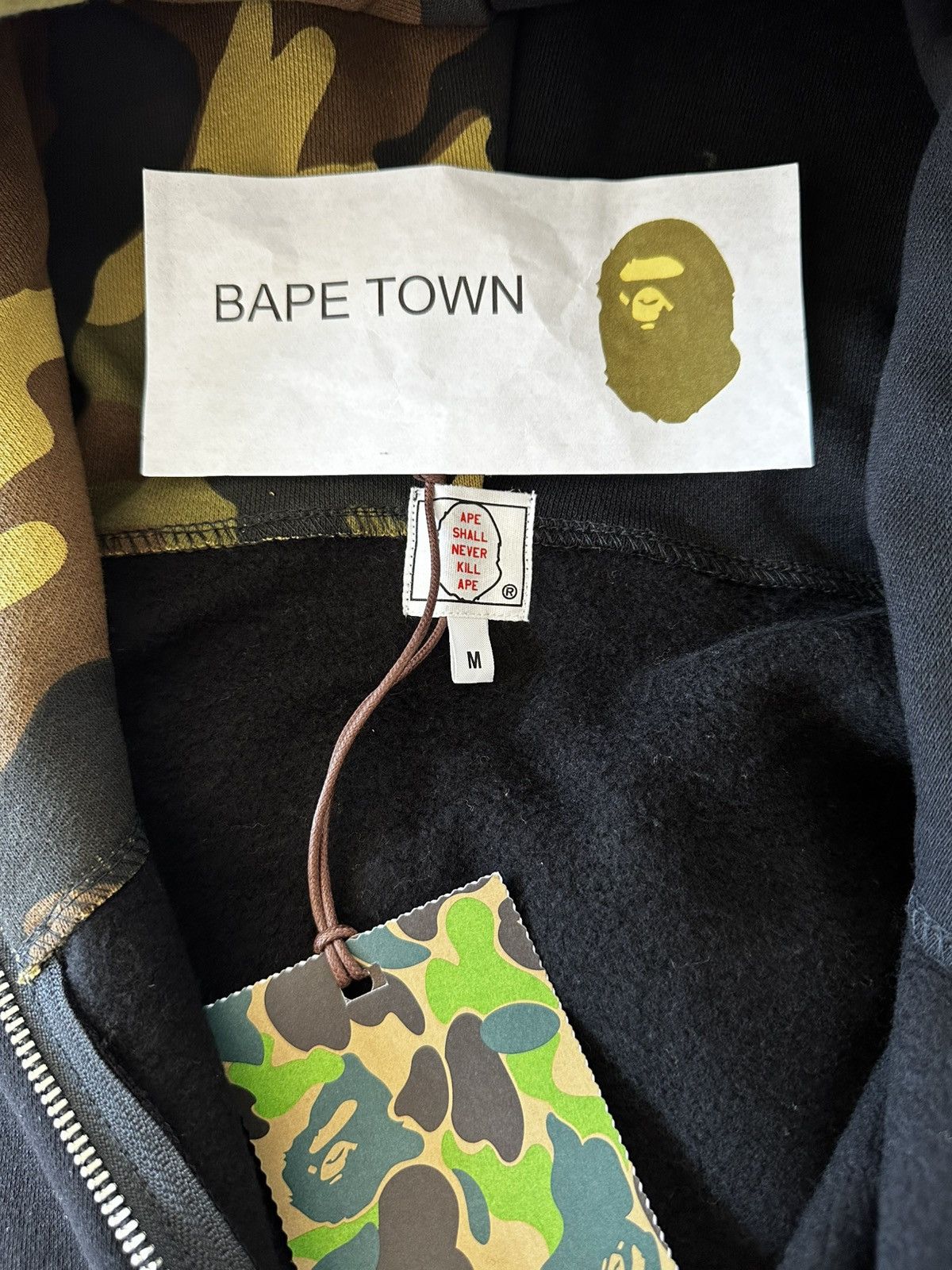 Bape 1ST CAMO SHARK FULL ZIP HOODIE (BLACK) Size US M / EU 48-50 / 2 - 4 Thumbnail