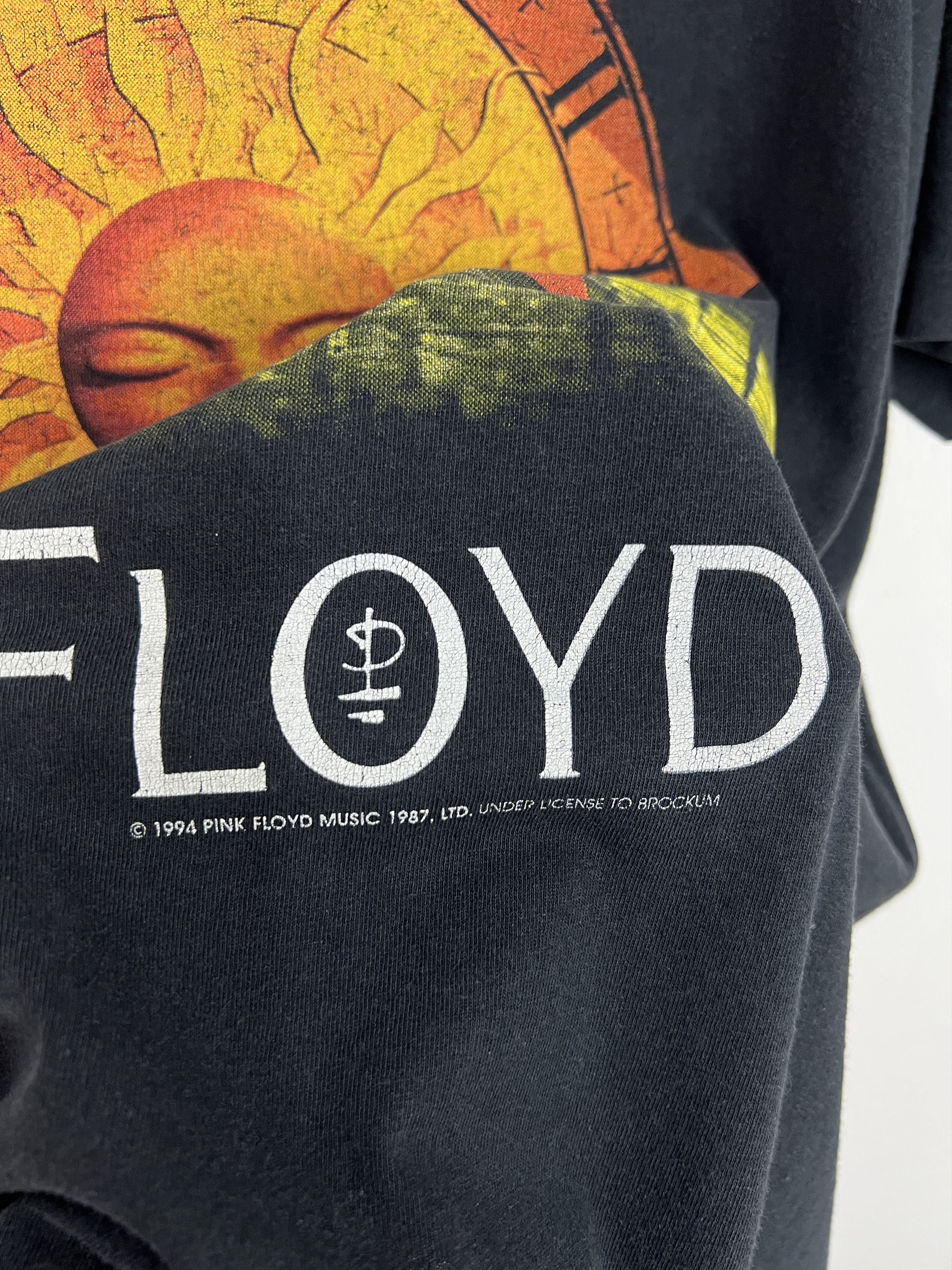 Vintage Vintage 90's 1994 Pink Floyd Over Print Band Shirt Tee Size US L / EU 52-54 / 3 - 4 Thumbnail