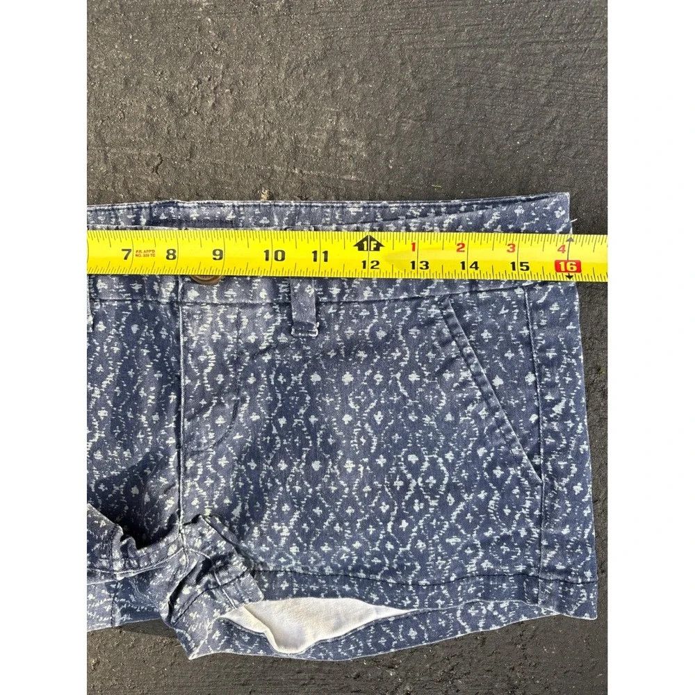 American Eagle Outfitters American Eagle Shortie Blue Ikat Print Shorts 4 Low Rise Size 27" / US 4 / IT 40 - 3 Thumbnail
