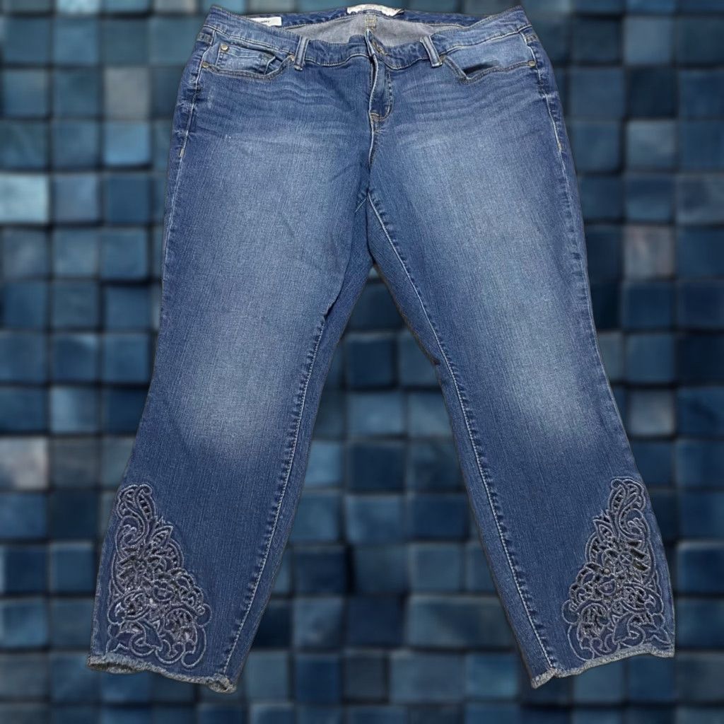 Torrid Torrid Jeans Women Blue Medium Wash Skinny Mid Rise 14 5-Pocket Denim Embroidered Stretch Size 36" / US 14 / IT 50 - 1 Thumbnail