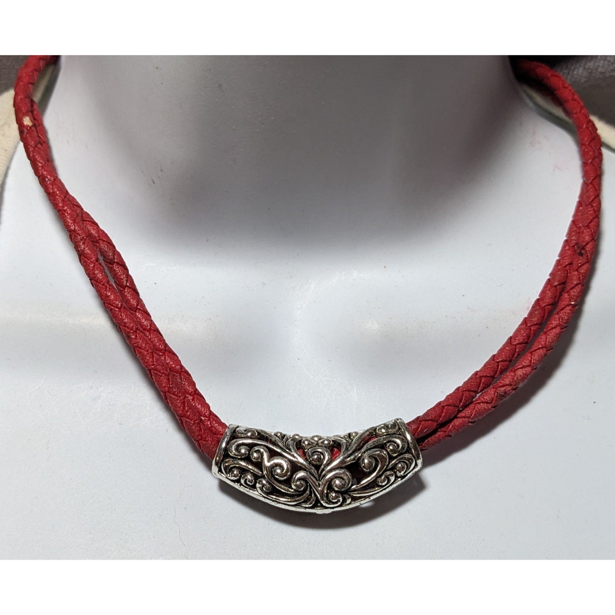 Other Red And Silver Faux Leather Floral Necklace Size ONE SIZE - 6 Thumbnail