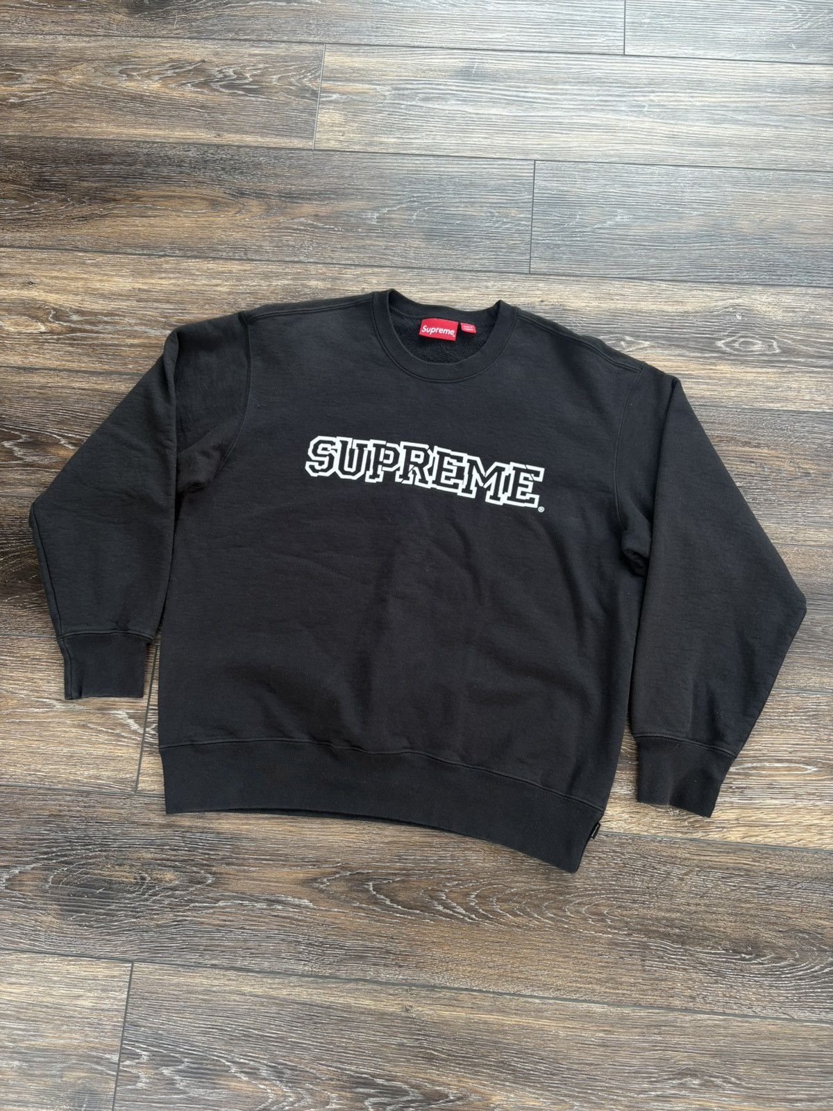 トップス Supreme Shattered Logo Crewneck Supreme Shattered Logo Crewneck (FW21) - $138