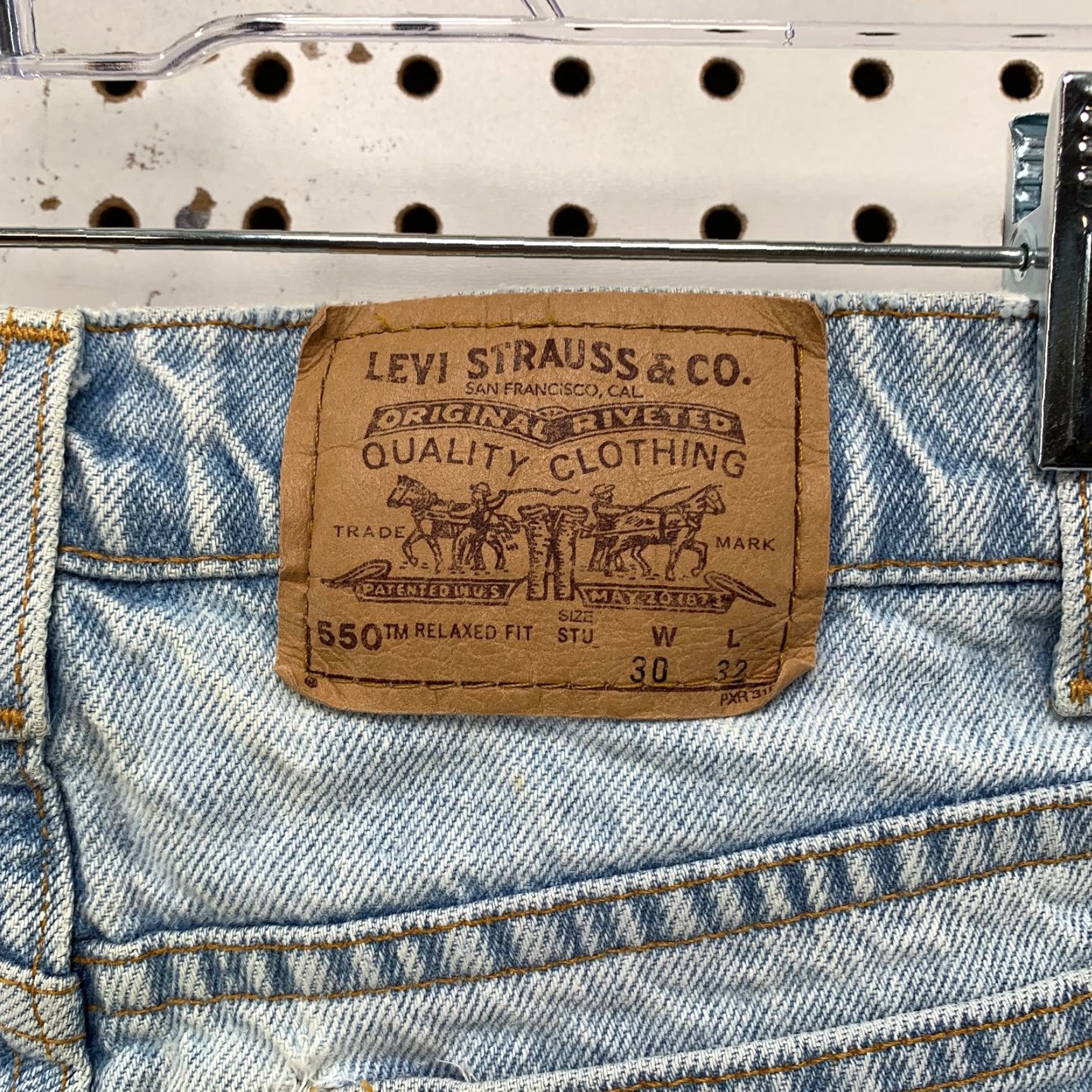 Levi's VINTAGE Levi's Jeans 550 Denim Mens 28x30 90s Orange Tab 5-Pocket Design Blue 90s Levi's 550 Jeans Mens 28x30 Size US 28 / EU 44 - 3 Thumbnail