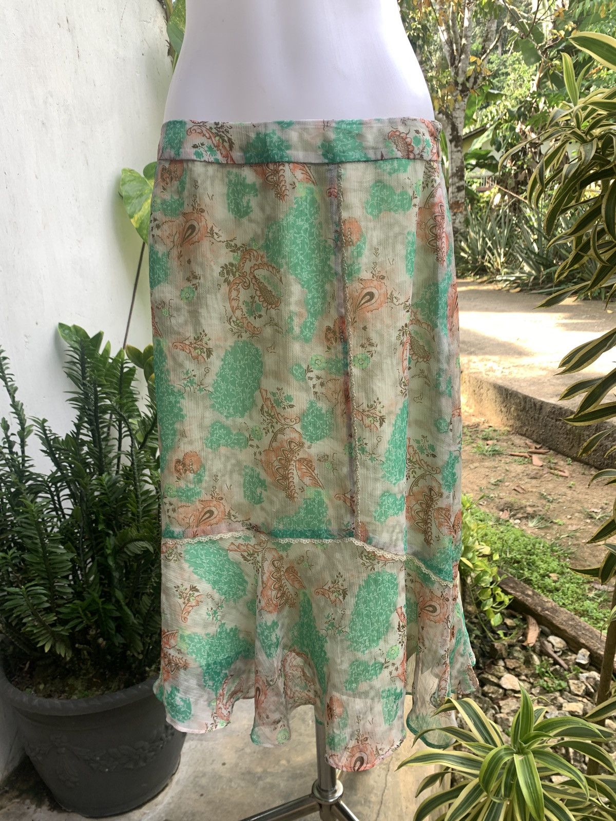 Vintage y2k Chic324 Paris Green Floral Trim Ruffle Mesh Midi Skirt Size 30" / US 8 / IT 44 - 2 Thumbnail